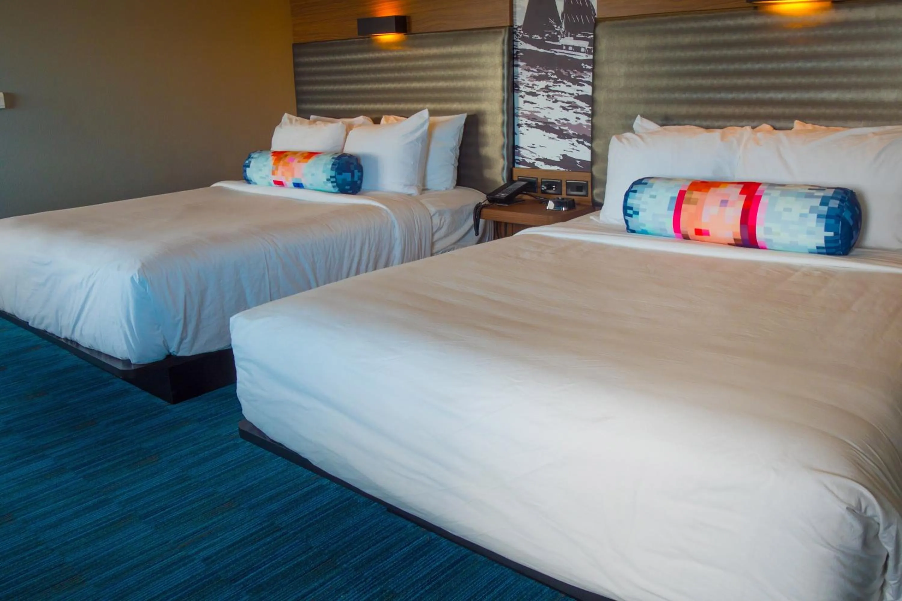 Photo of the whole room, Bed in Aloft Corpus Christi
