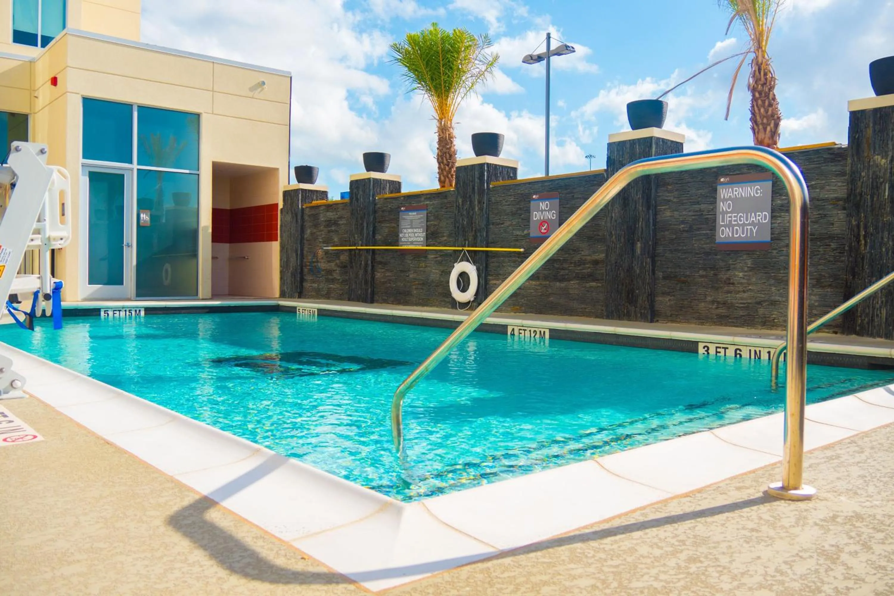 Swimming pool in Aloft Corpus Christi
