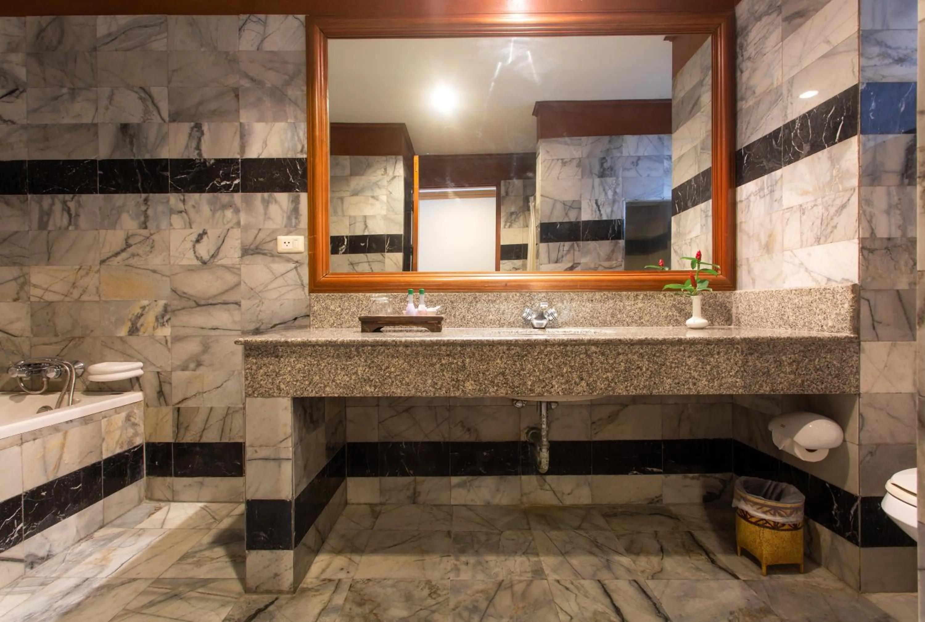 Shower in The Fair House Beach Resort & Hotel