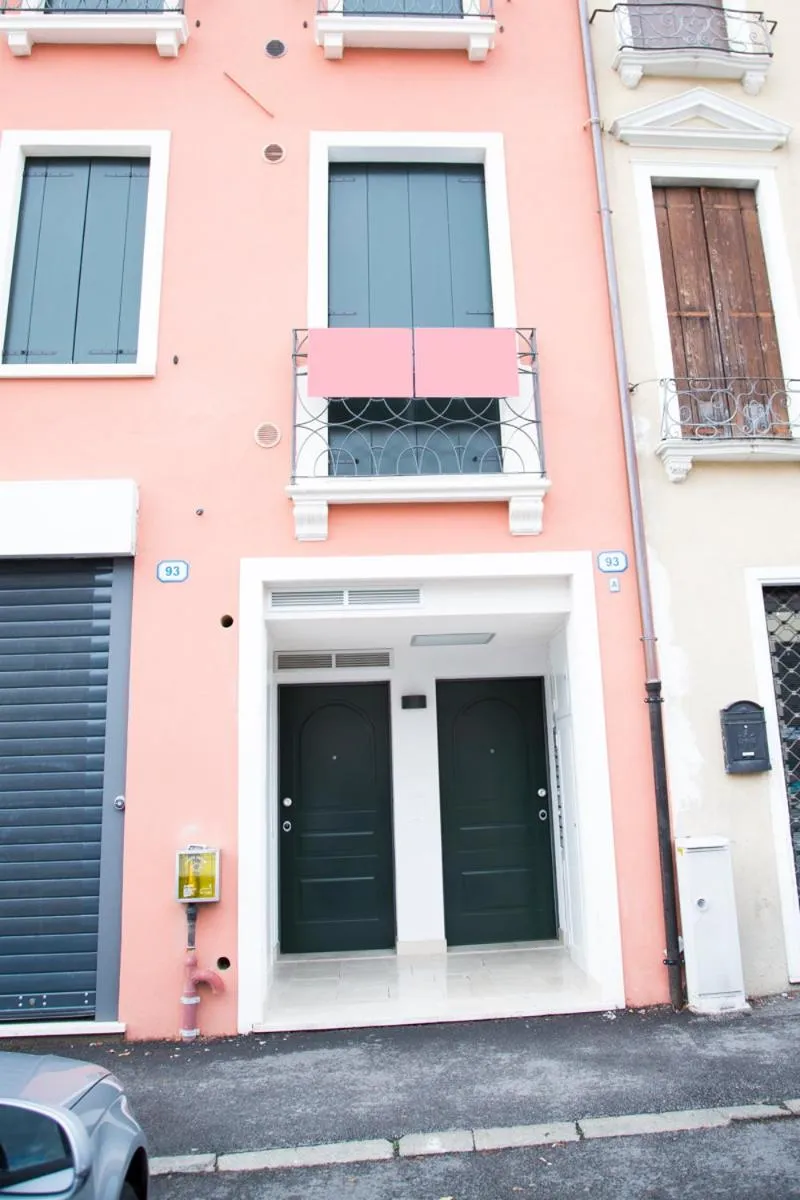 Property building in Bed Portavenezia