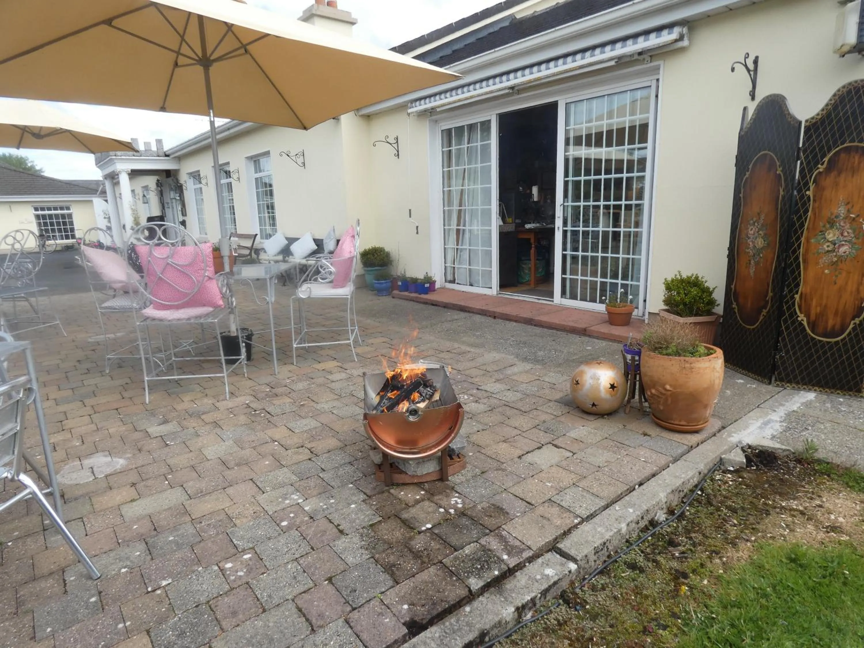 Patio in Bunratty Castle Mews B&B