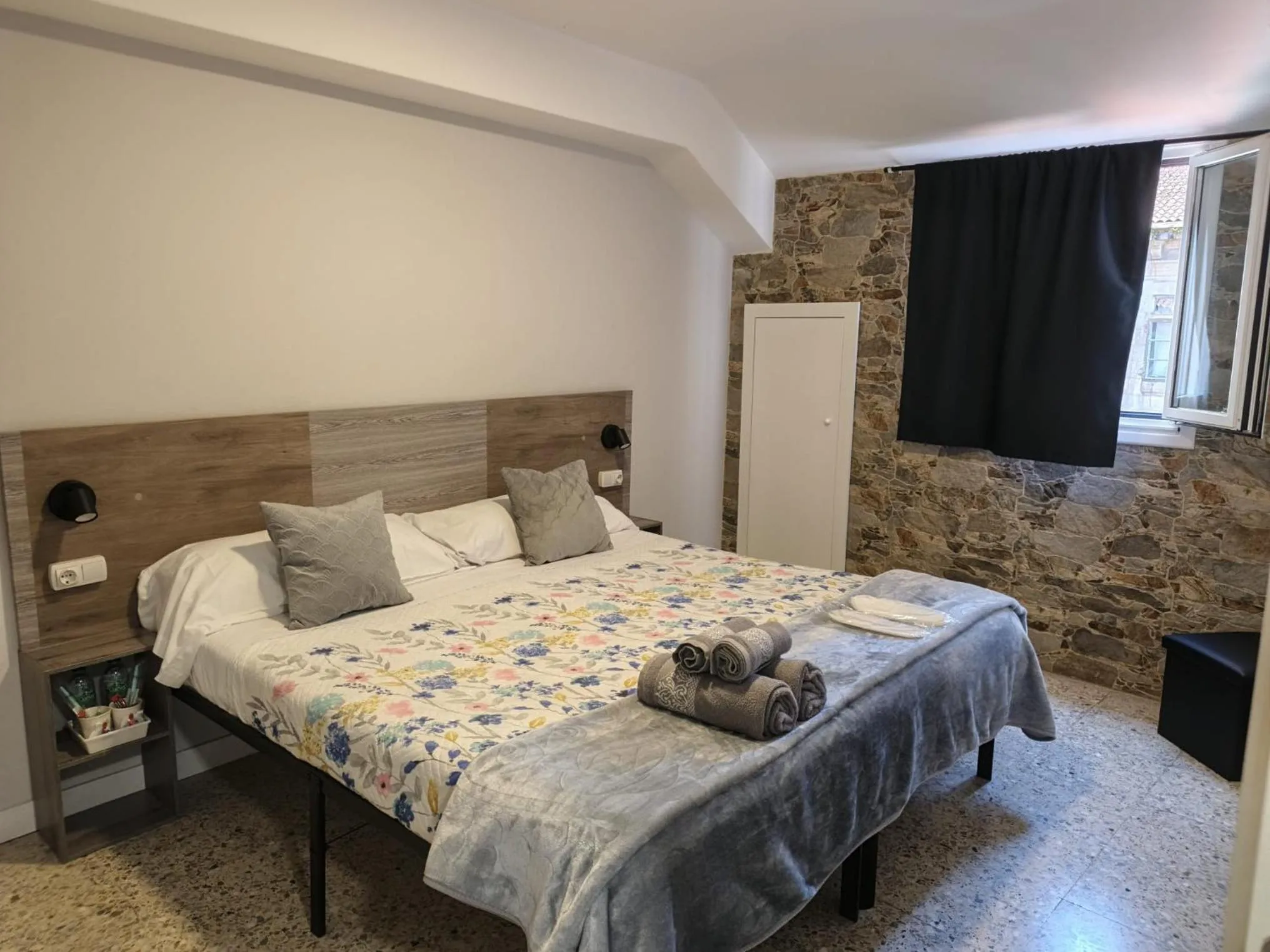 Bedroom, Bed in Pensión Casa Douro