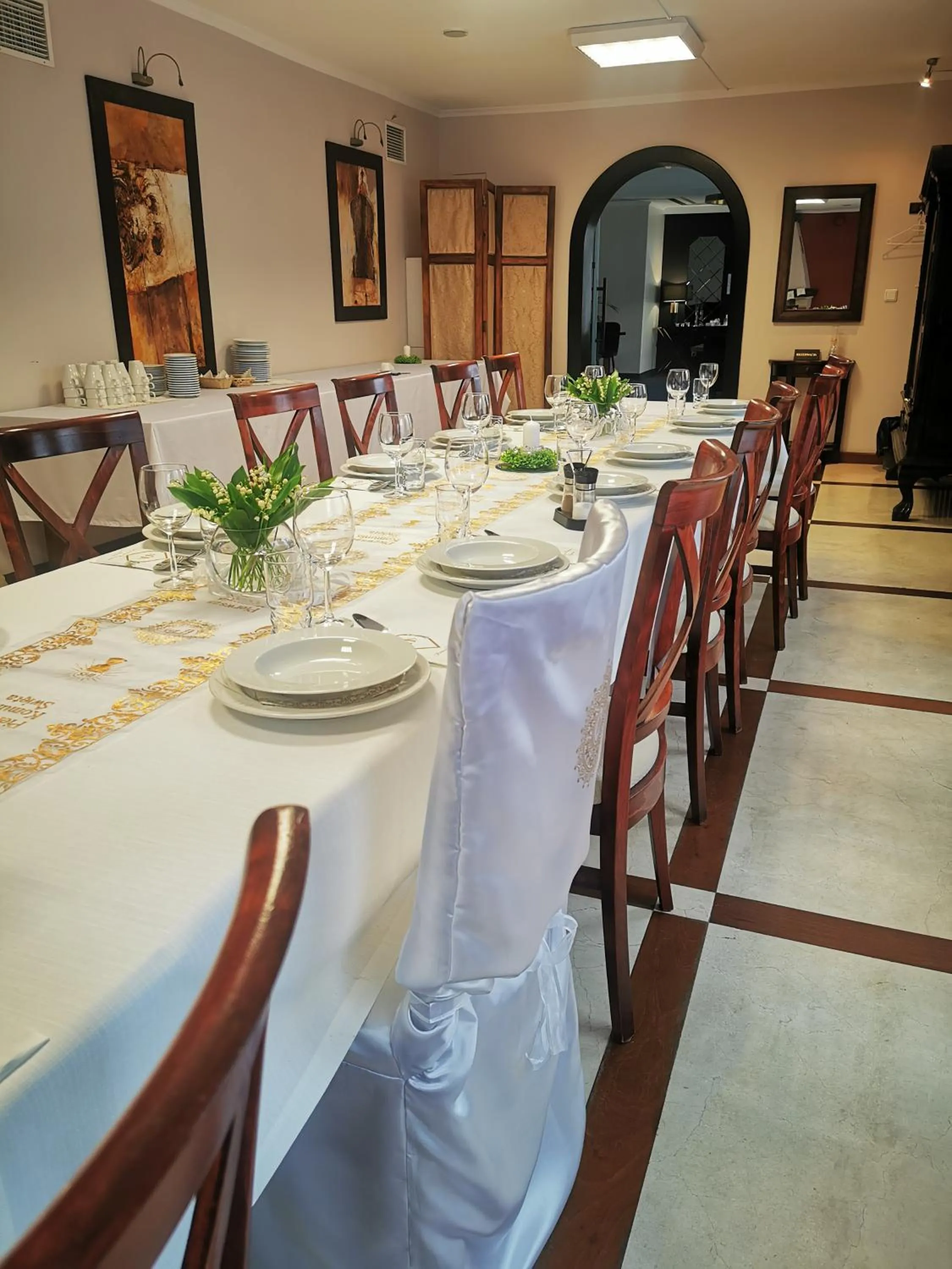 Restaurant/places to eat in Hotel Daria