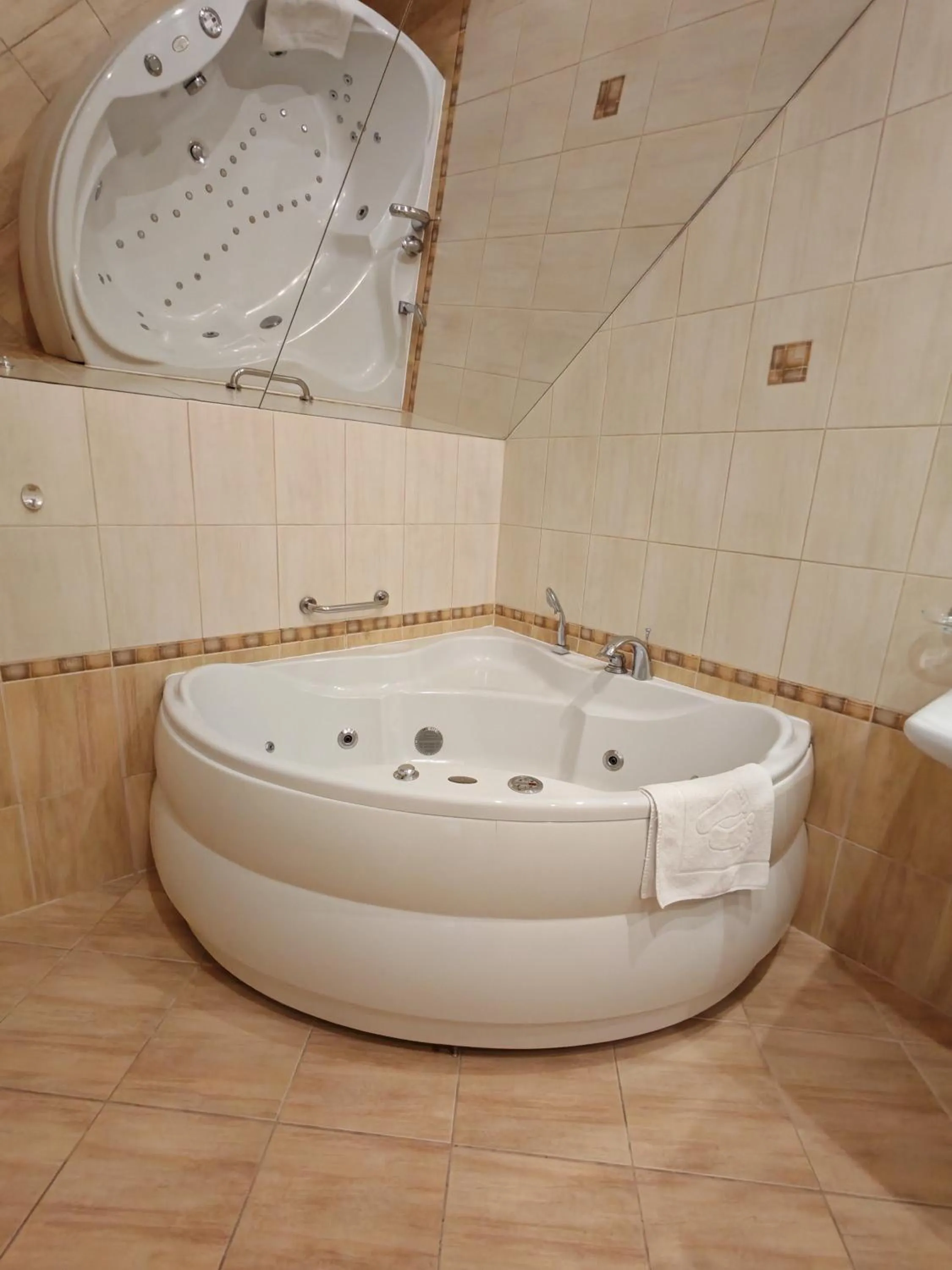 Hot Tub in Hotel Daria