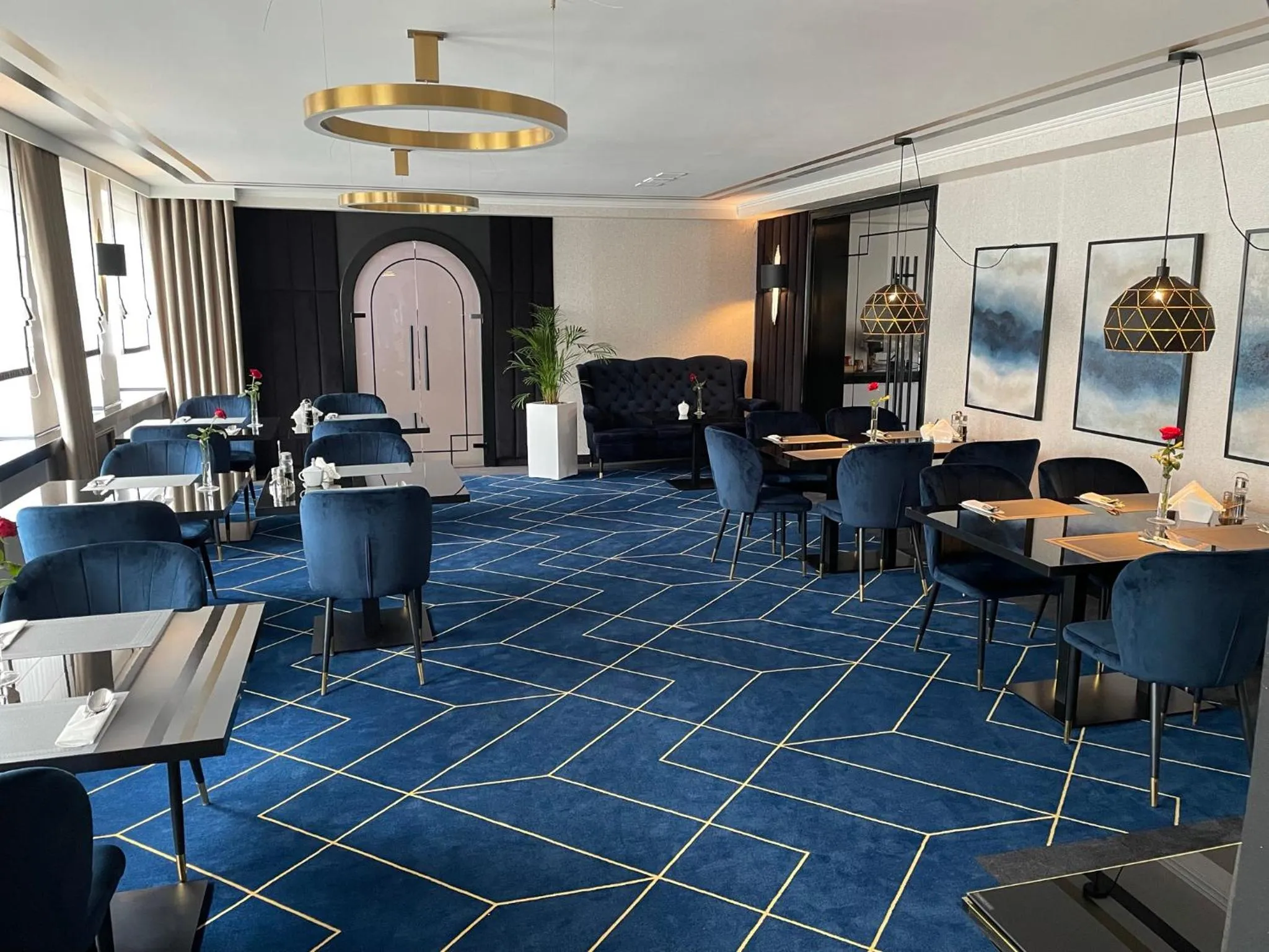 Restaurant/places to eat in Hotel Daria