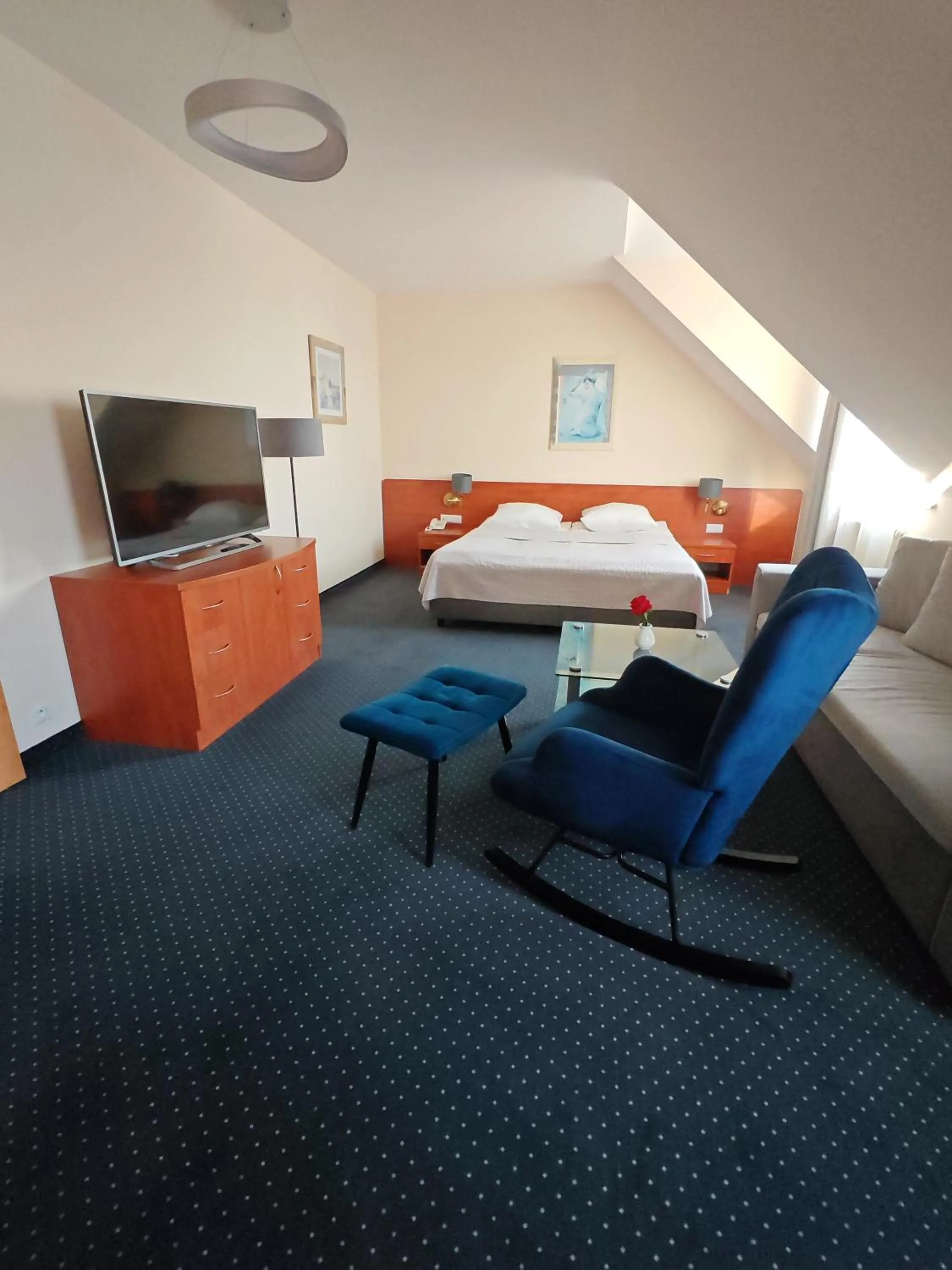 Hot Tub, Bed in Hotel Daria