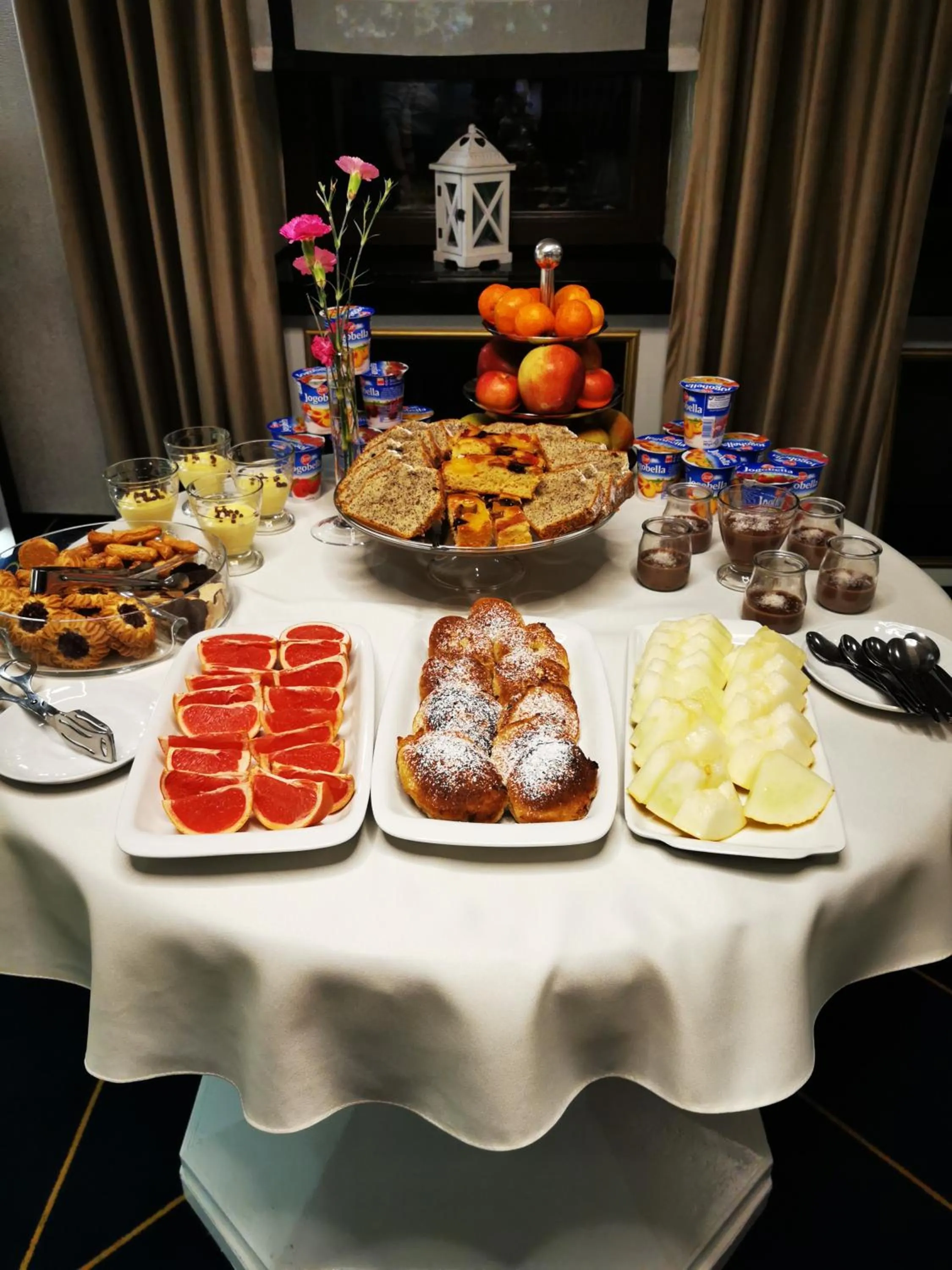 Restaurant/places to eat in Hotel Daria