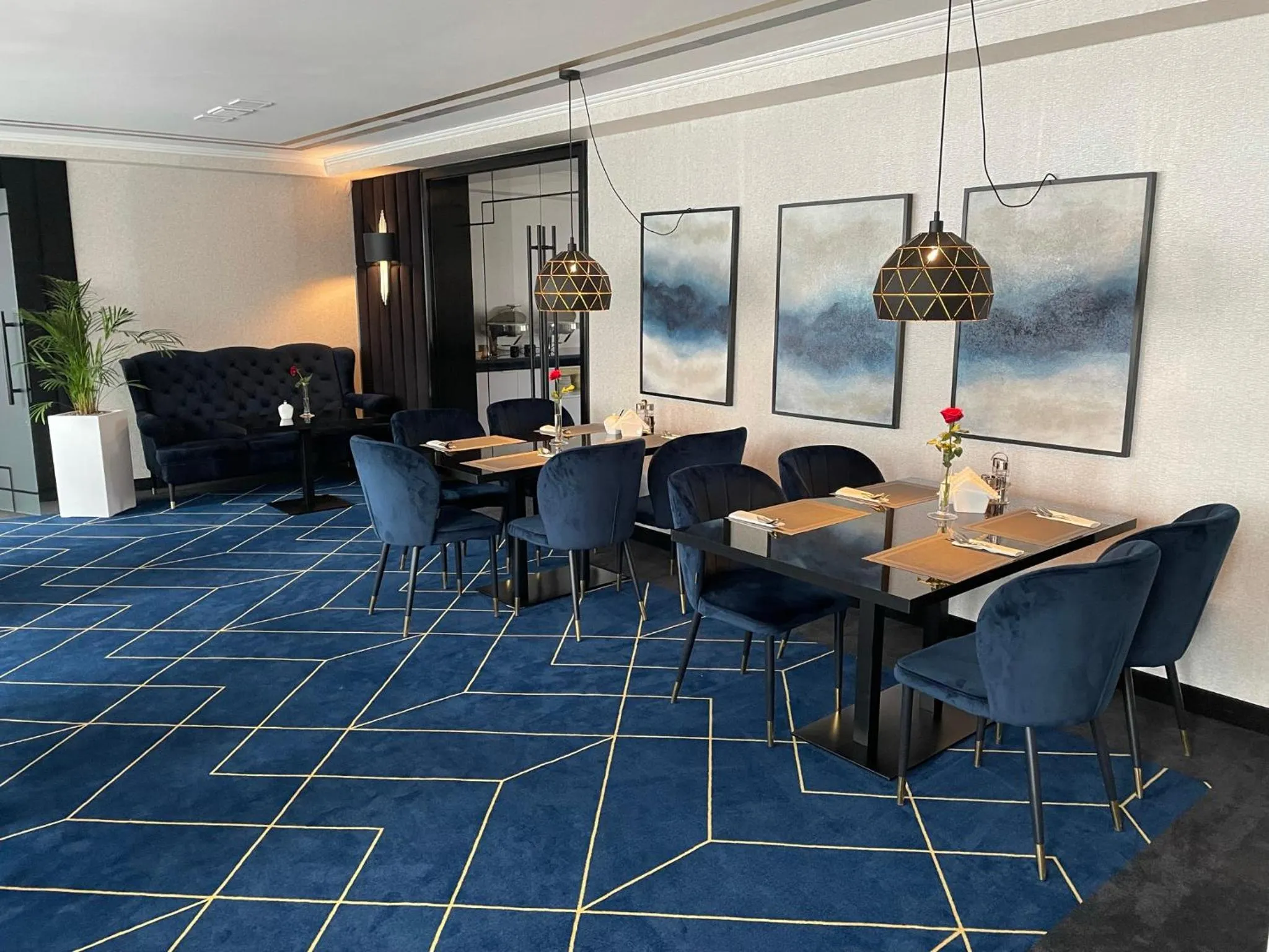 Restaurant/places to eat in Hotel Daria