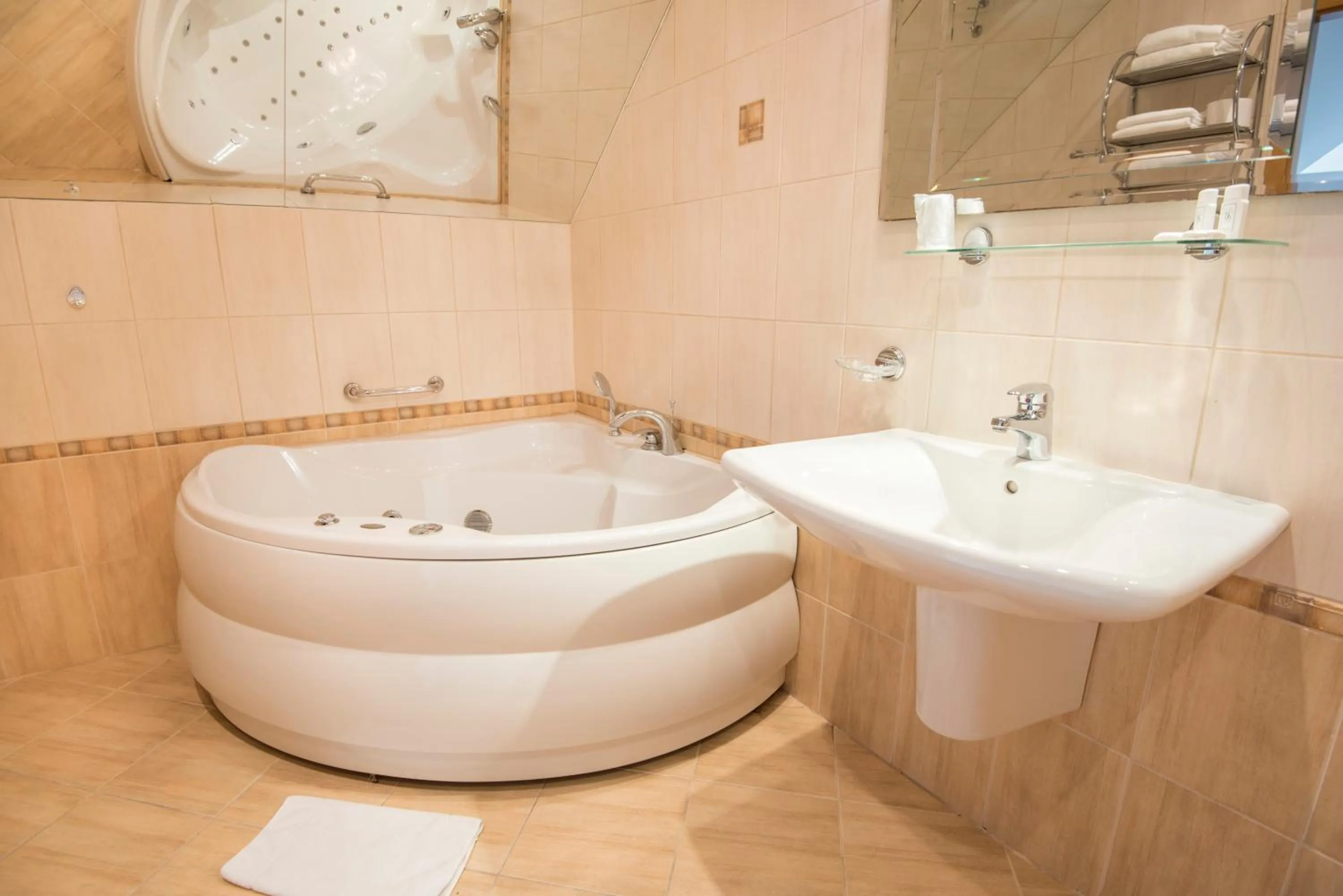 Hot Tub in Hotel Daria