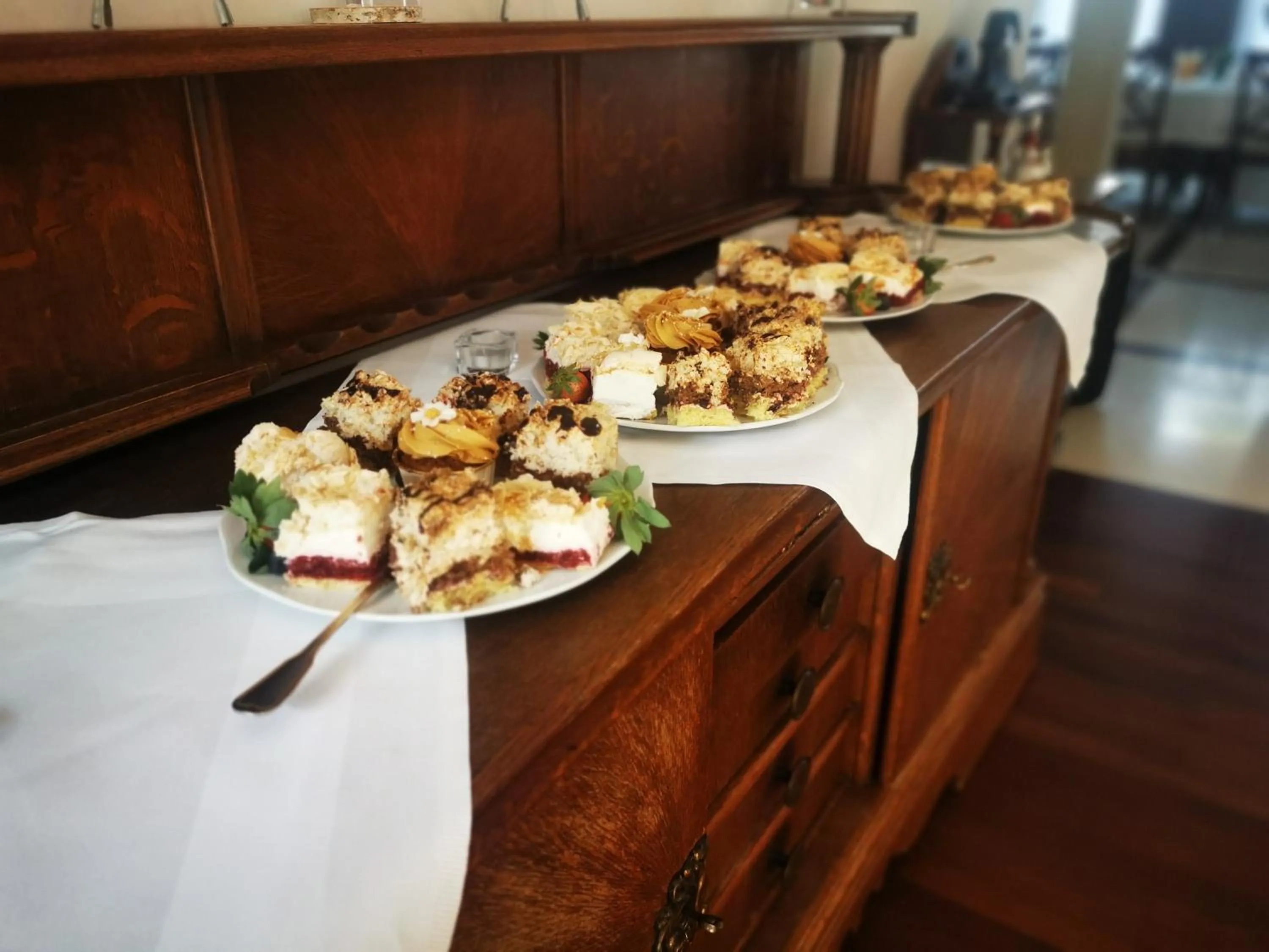 Restaurant/places to eat in Hotel Daria