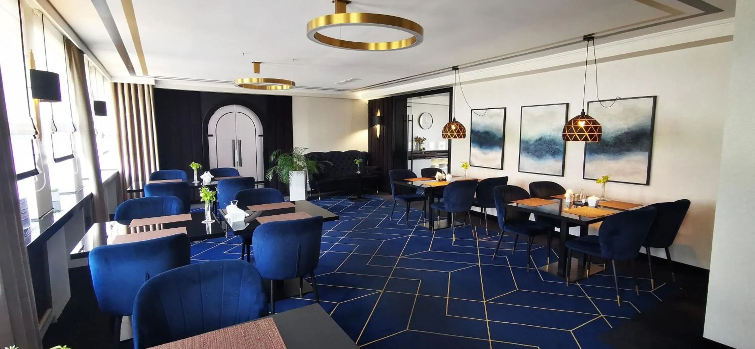 Restaurant/places to eat in Hotel Daria