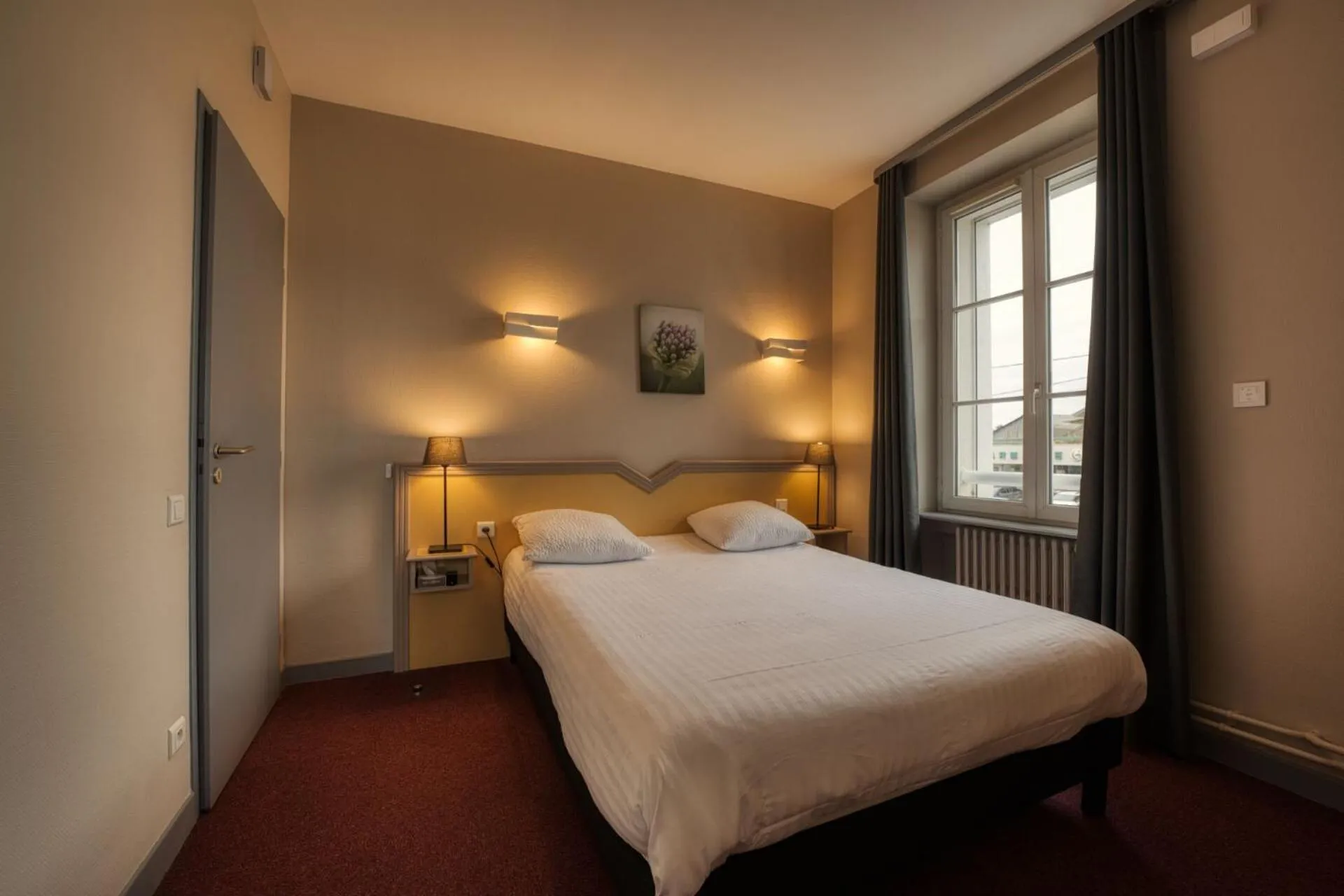 Bed in Logis Restaurant & Hôtel À la 12