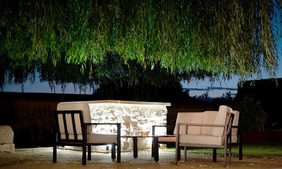 Patio in Logis Restaurant & Hôtel À la 12