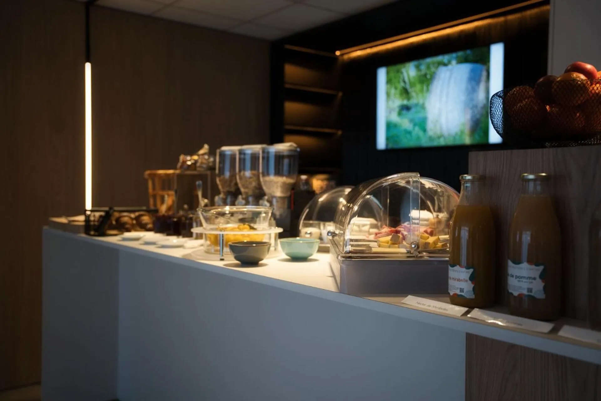 Food and drinks in Logis Restaurant & Hôtel À la 12