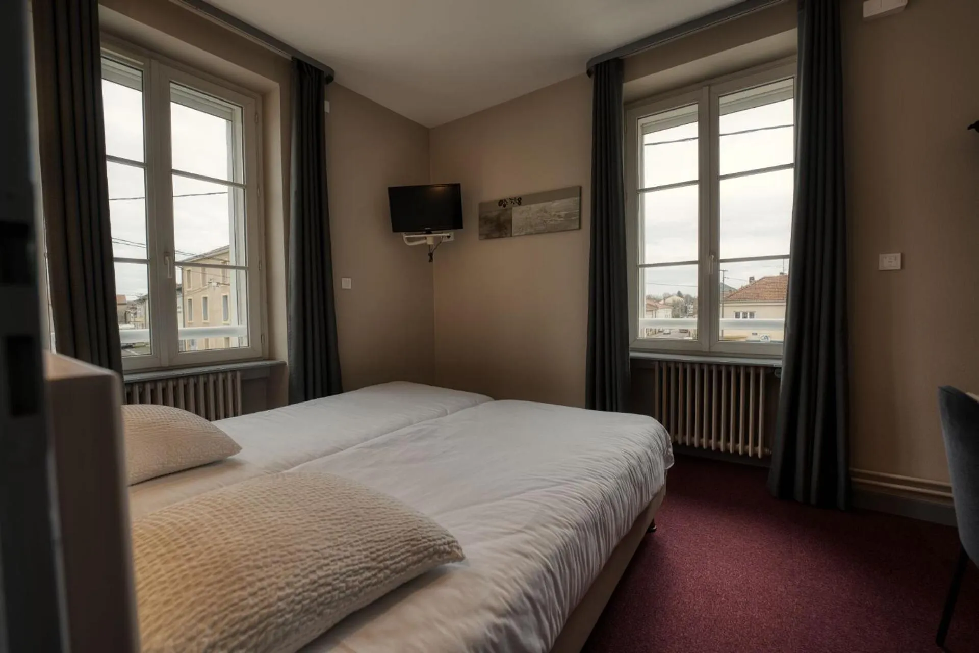 Bed in Logis Restaurant & Hôtel À la 12