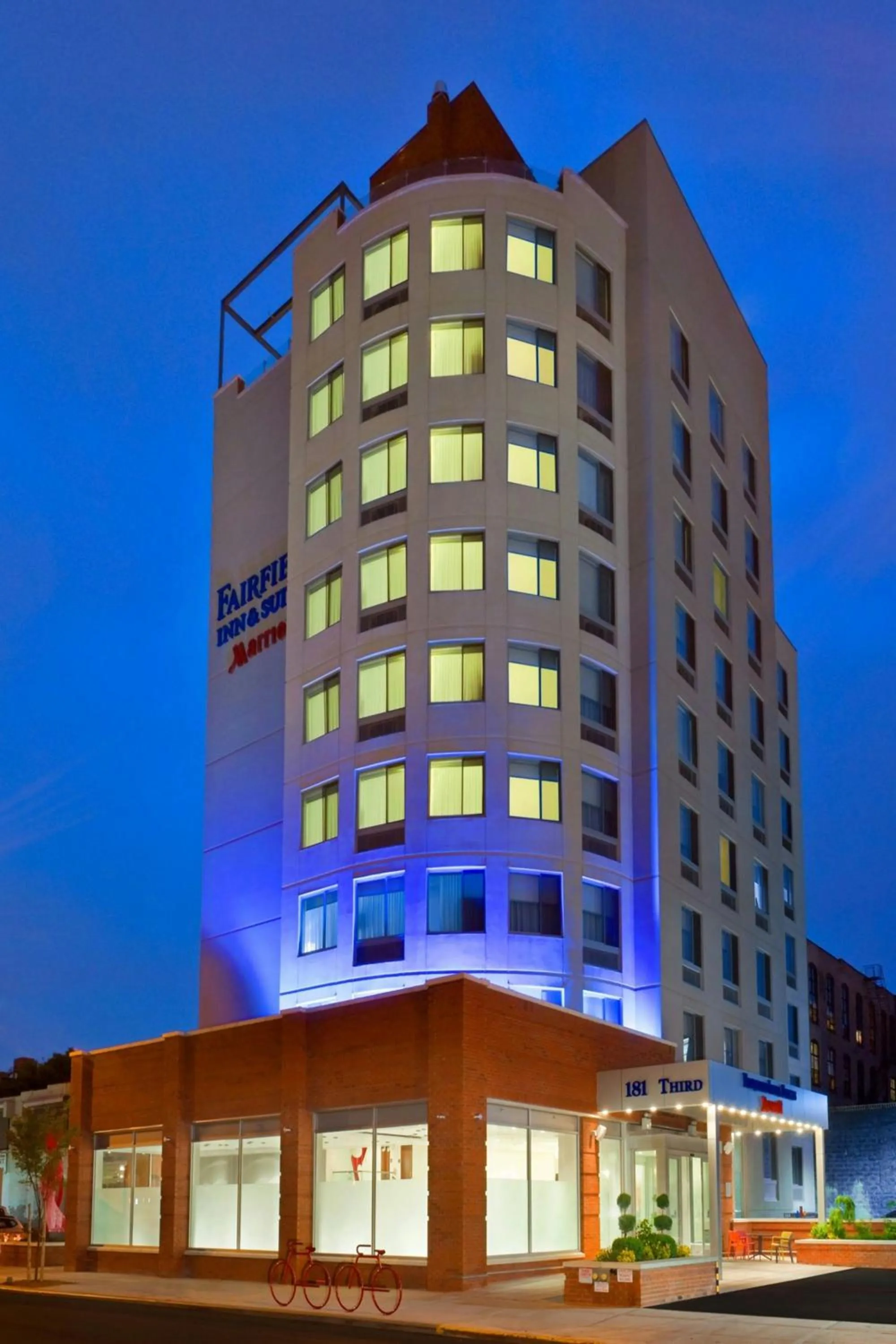 Property building in Fairfield Inn & Suites By Marriott New York Brooklyn