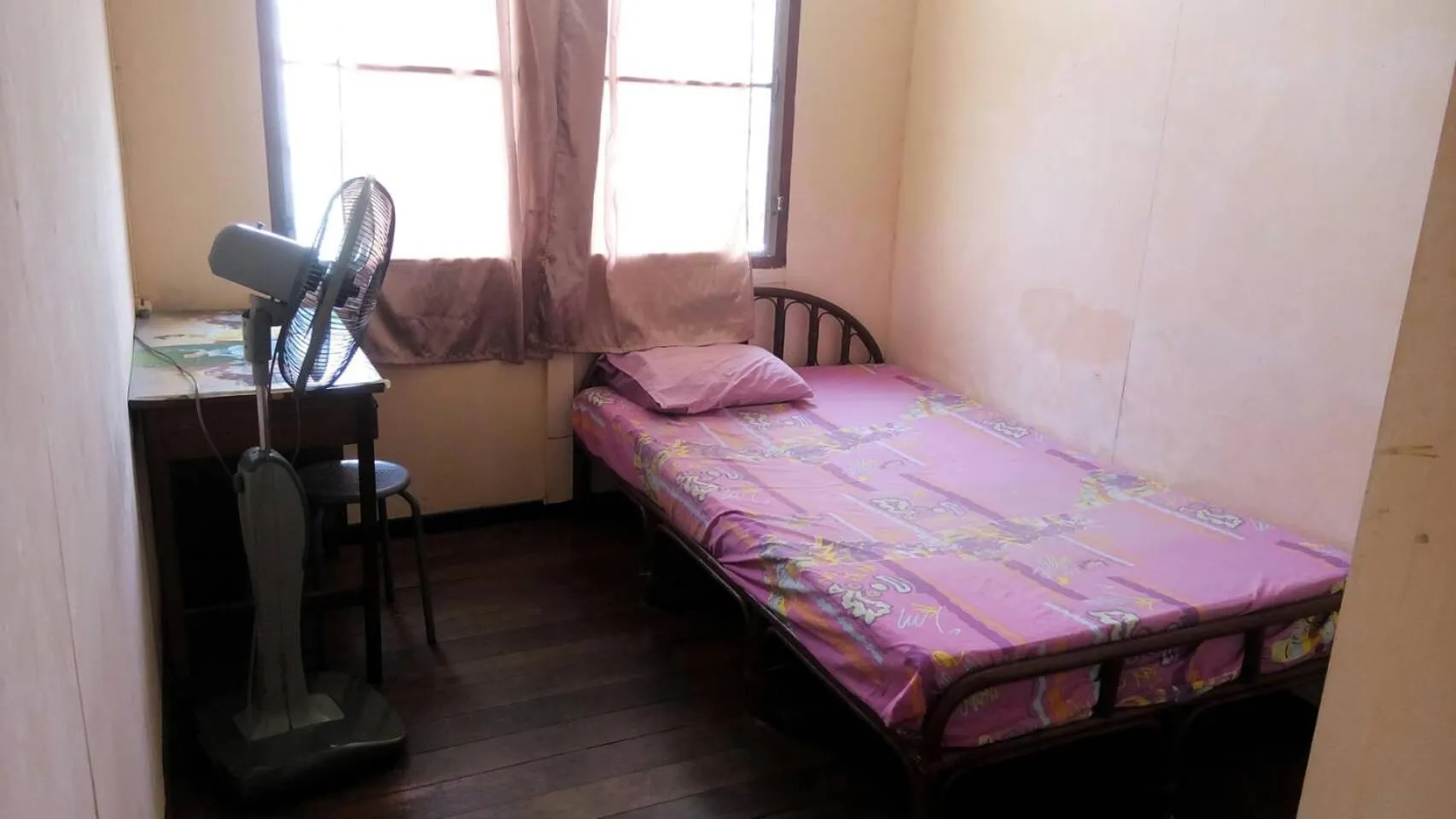 Photo of the whole room, Bed in Anurak Guesthouse