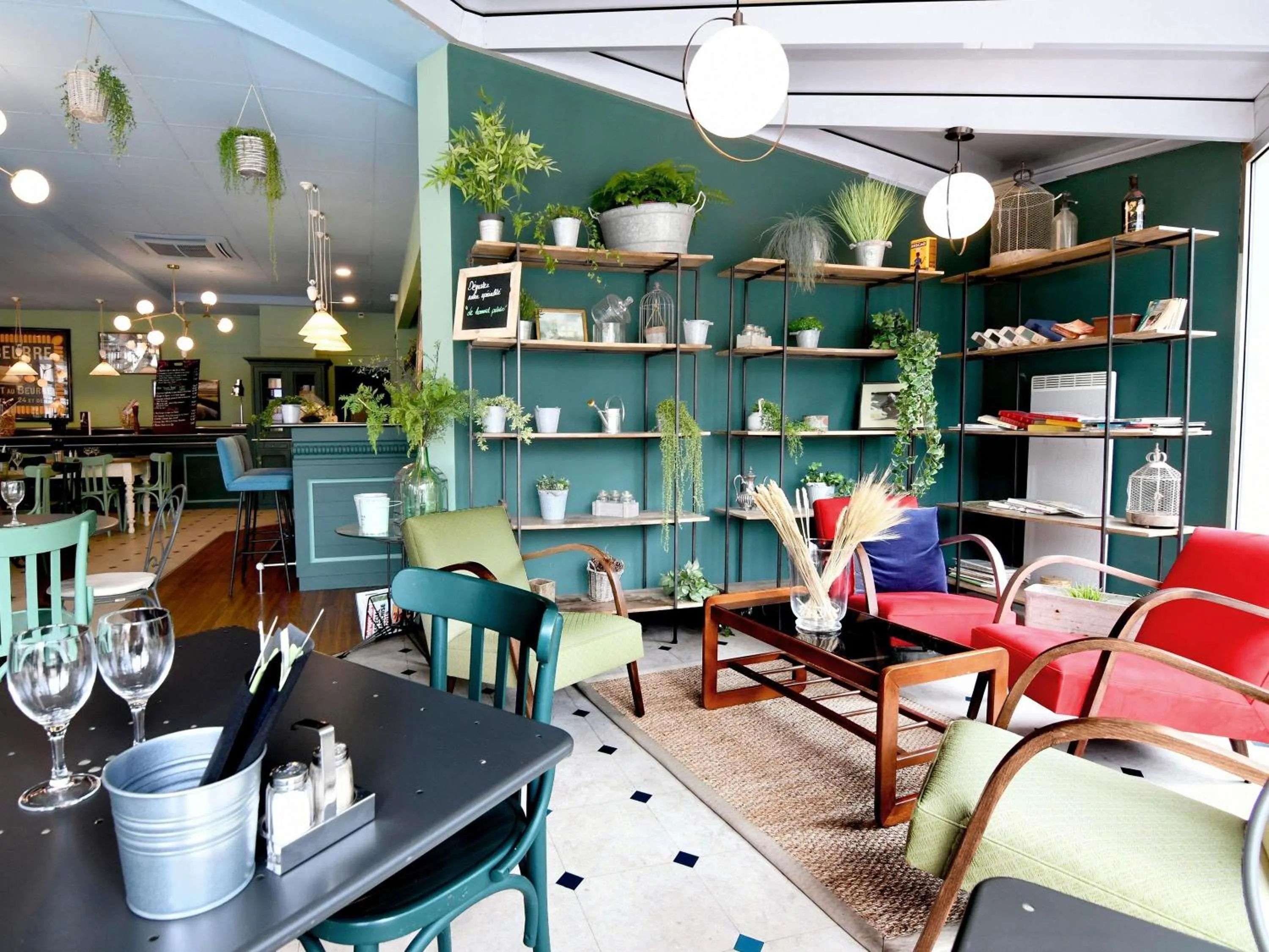 Lounge or bar in ibis Nantes Saint Herblain