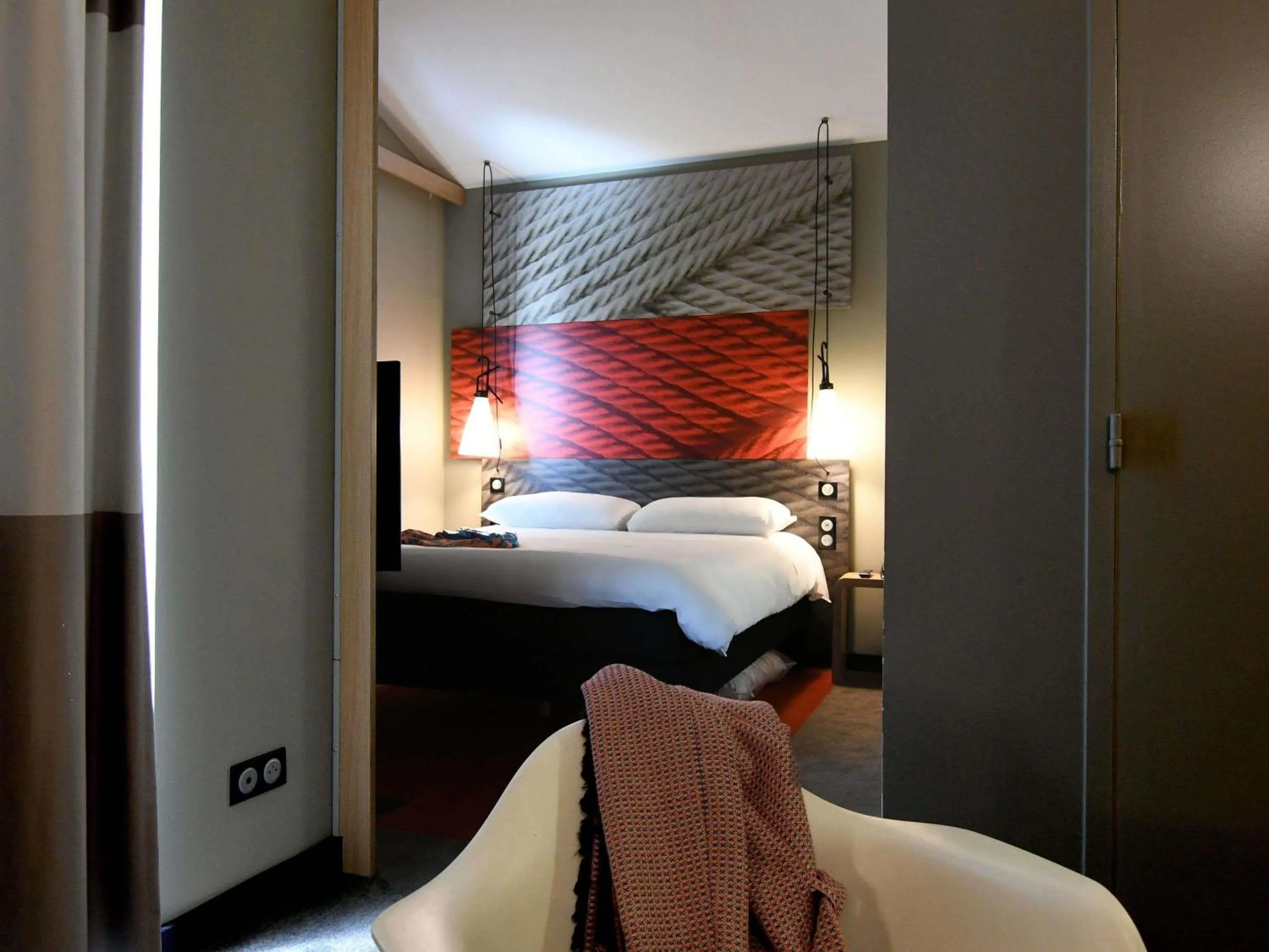 Bedroom, Bed in ibis Nantes Saint Herblain