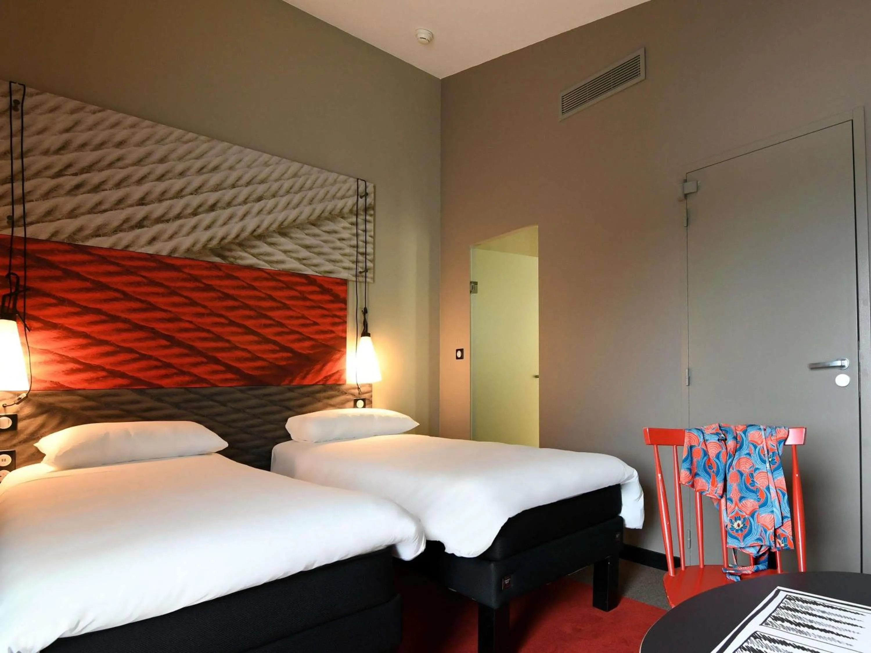 Bedroom, Bed in ibis Nantes Saint Herblain