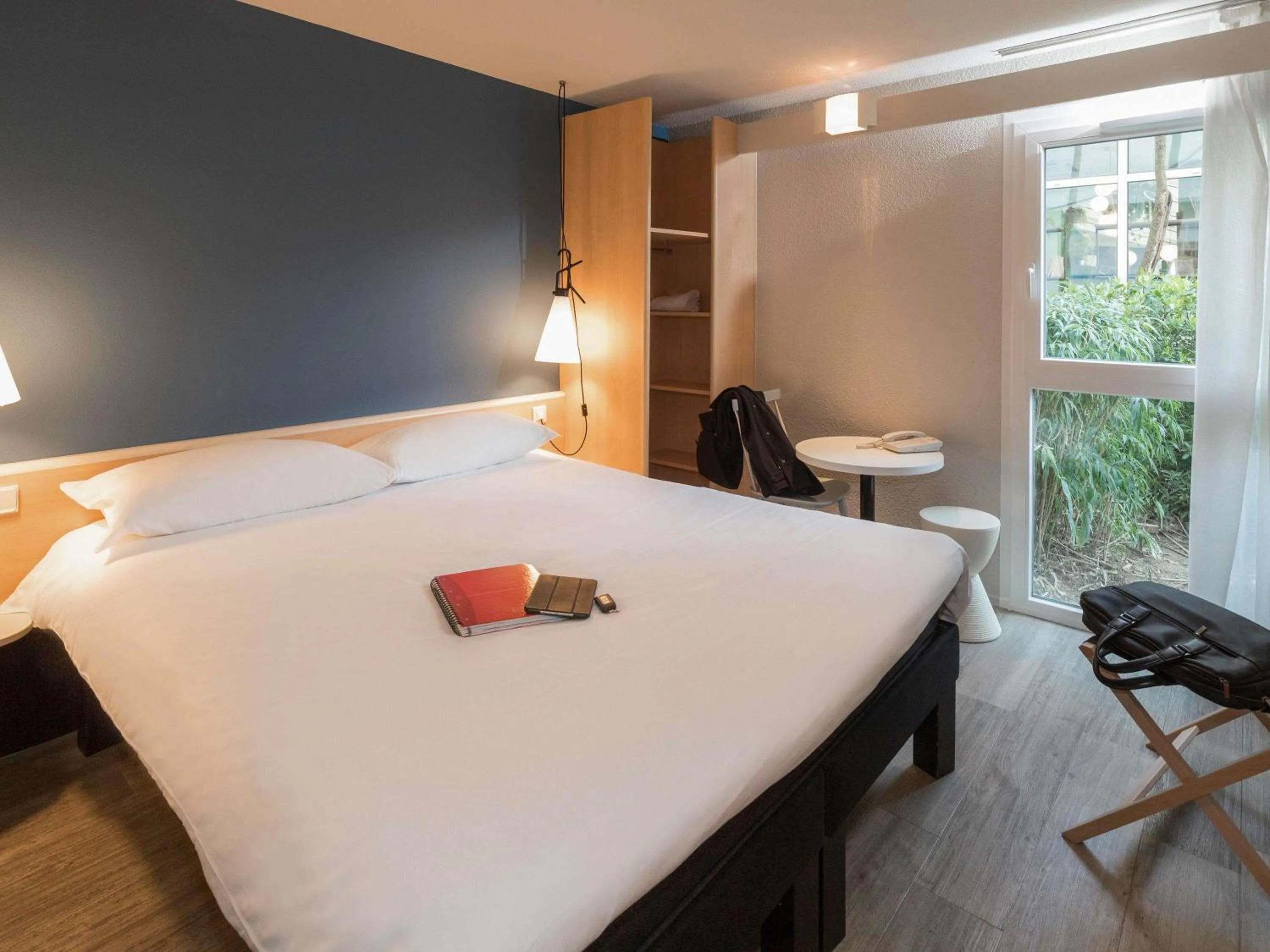 Bedroom, Bed in ibis Nantes Saint Herblain