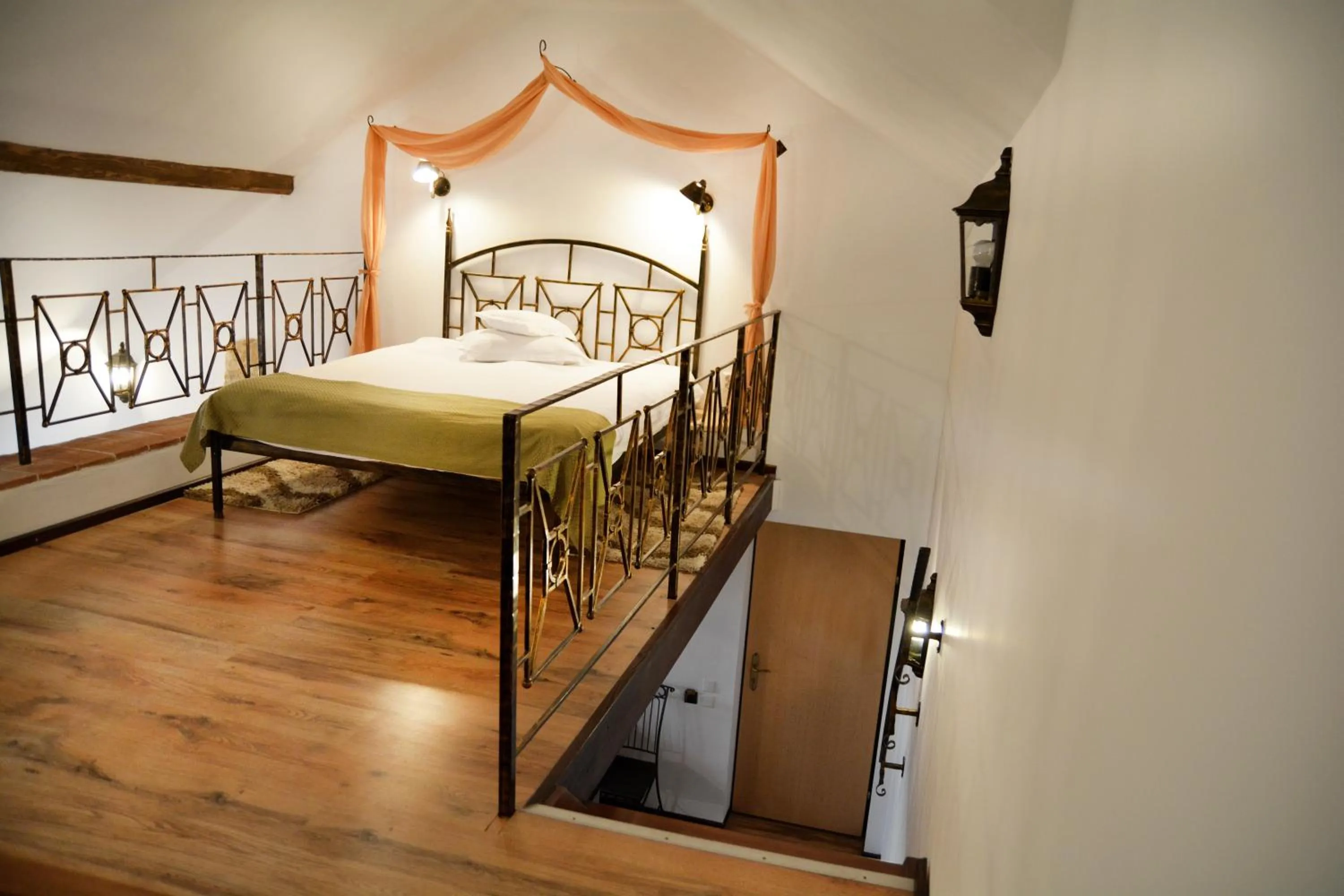 Decorative detail, Bed in Hanul Fullton