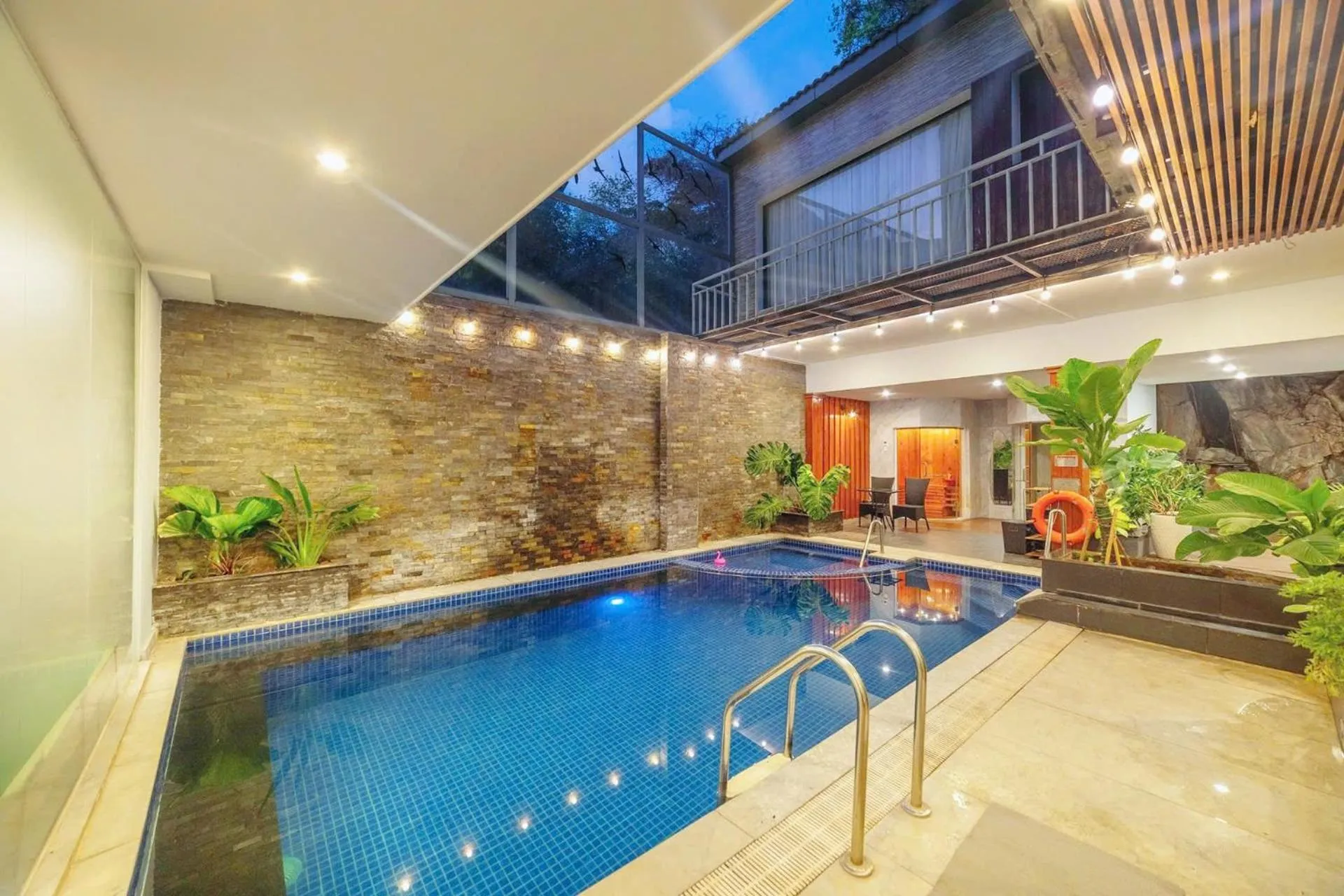 Swimming pool in Hese Boutique Hotel & Apartment