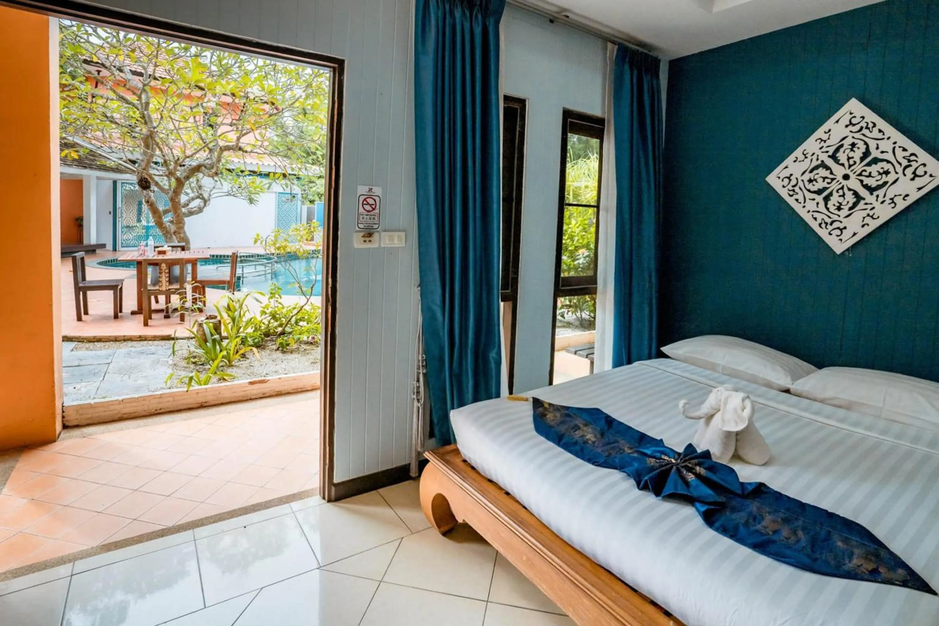 Bed in Kasalong Resort and Spa Pattaya