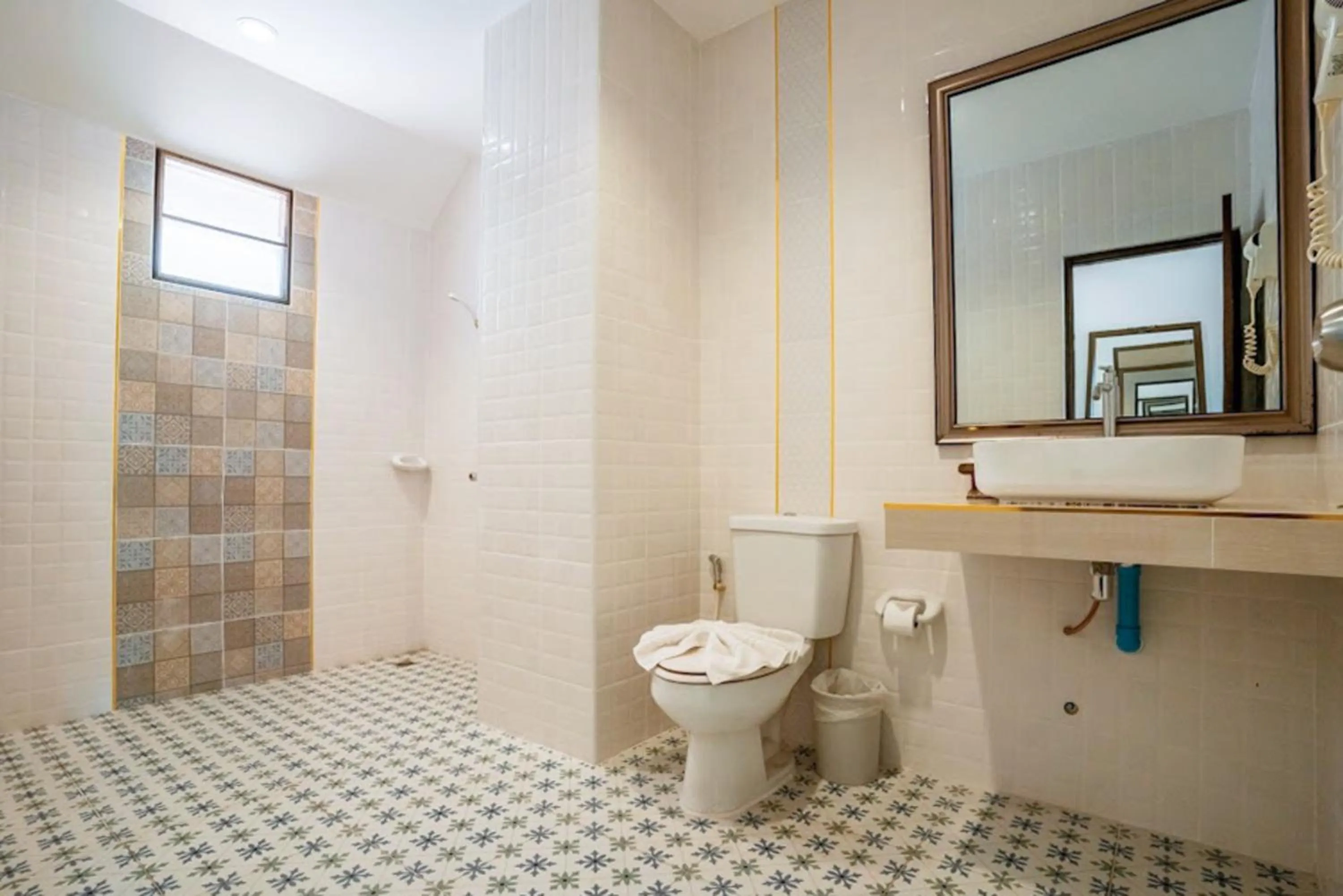 Shower in Kasalong Resort and Spa Pattaya