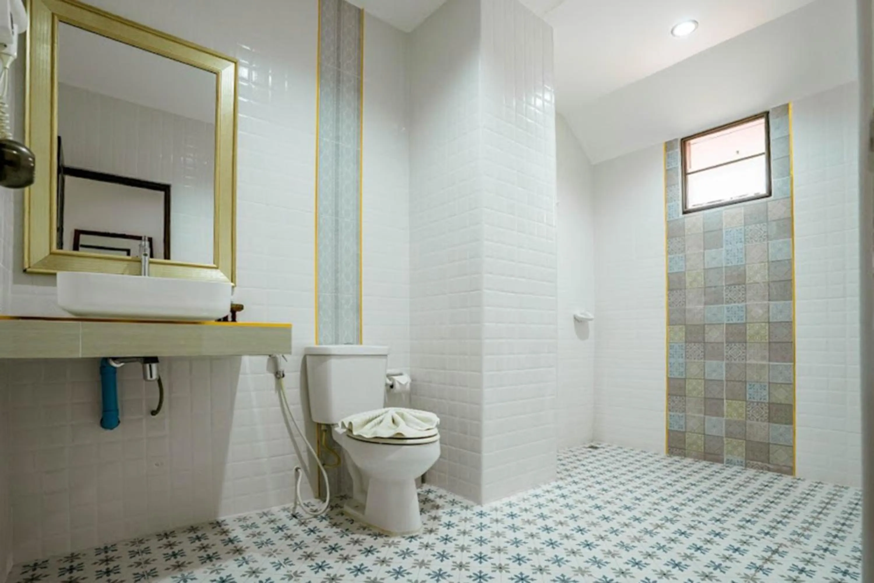 Shower in Kasalong Resort and Spa Pattaya