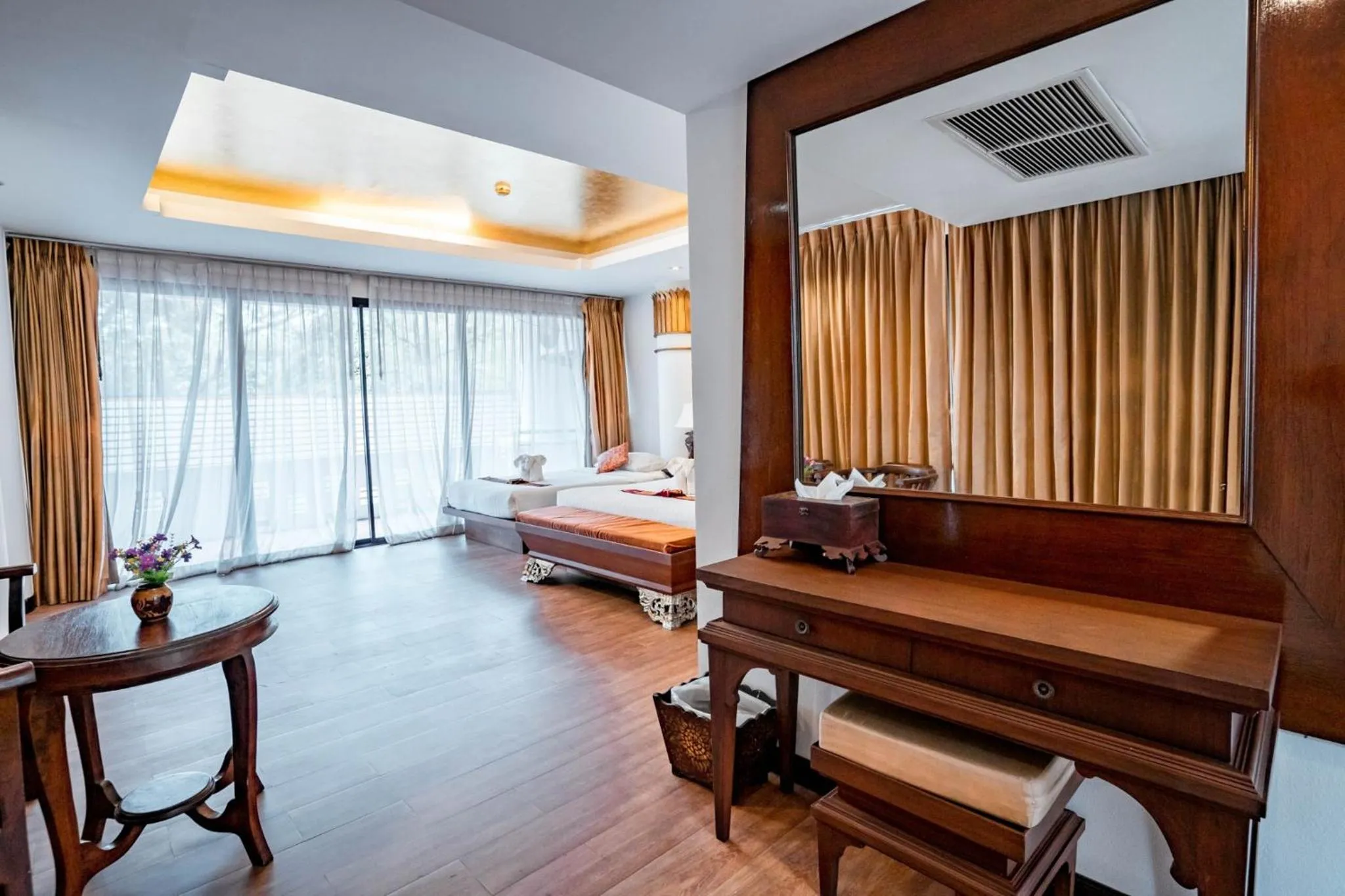 Photo of the whole room, Bed in Kasalong Resort and Spa Pattaya