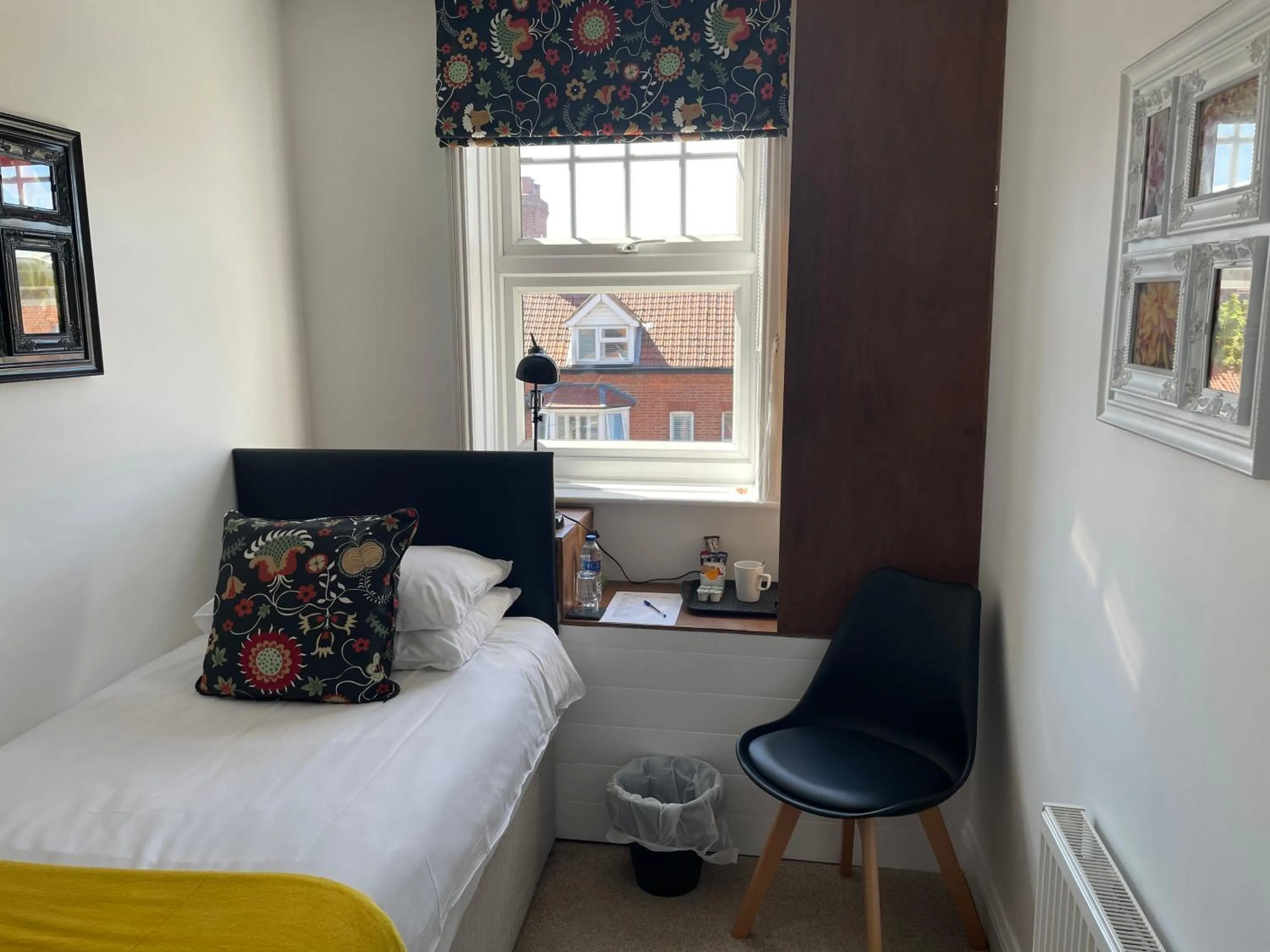 Bedroom, Bed in Holway House