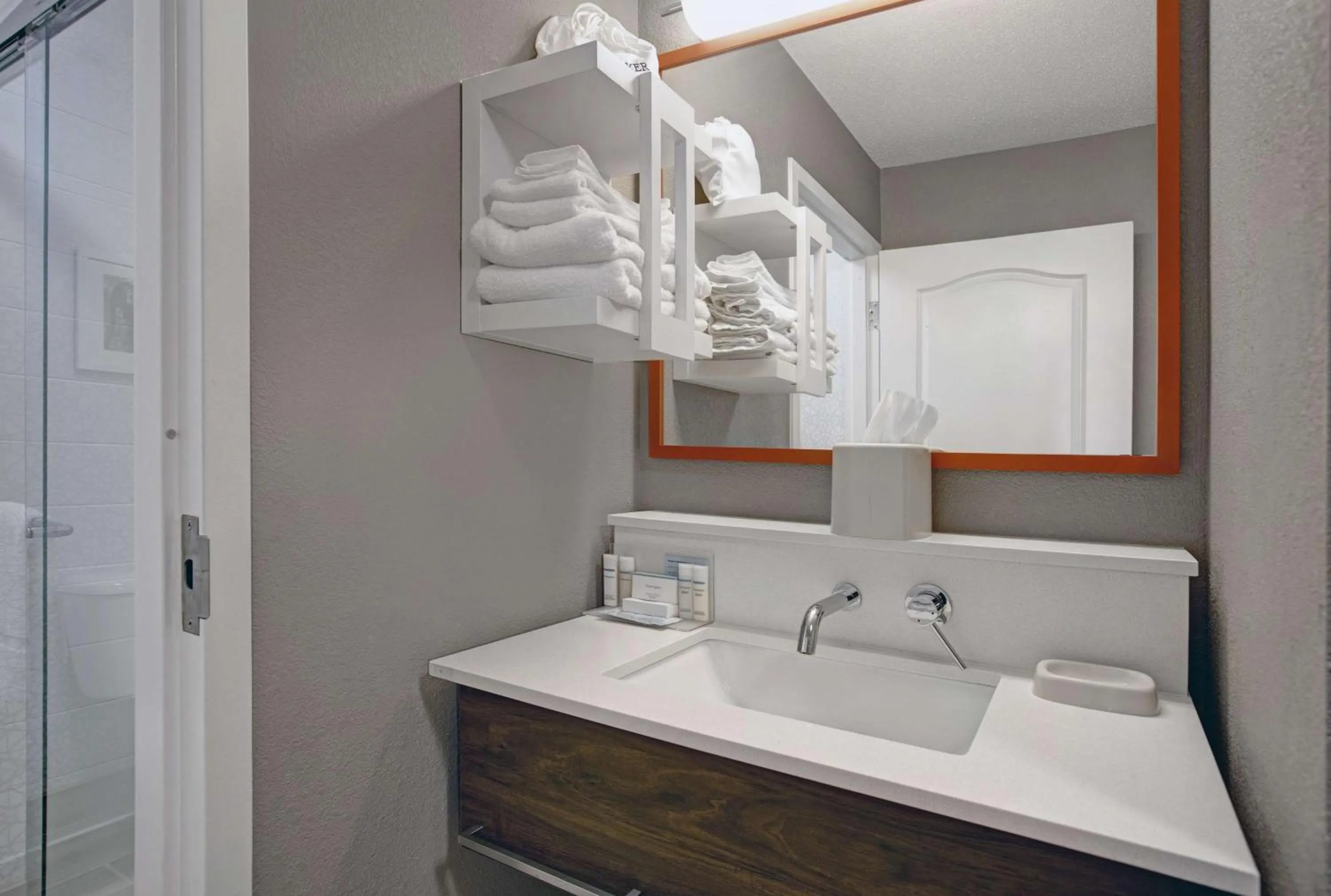 Bathroom in Hampton Inn Keokuk