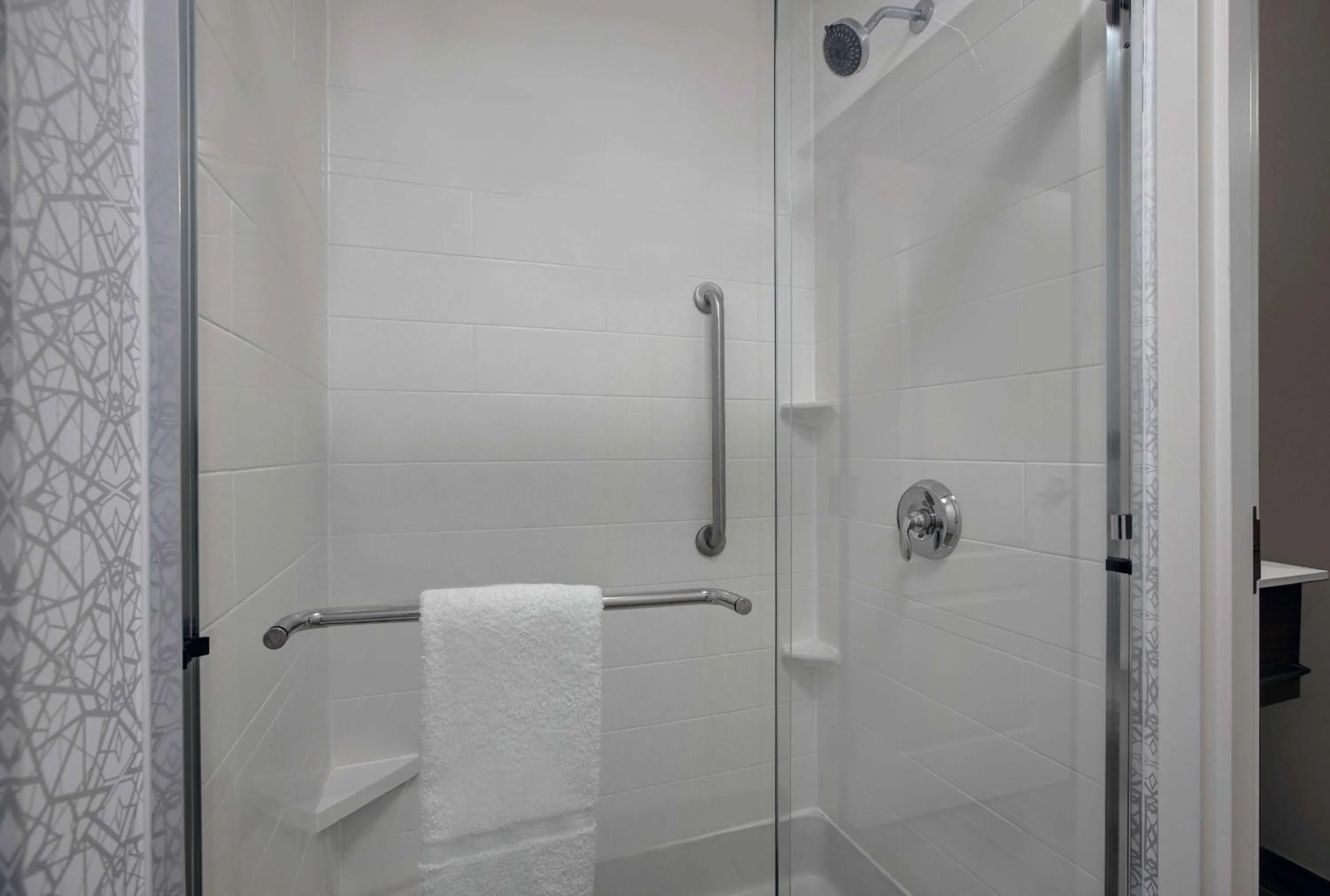 Bathroom in Hampton Inn Keokuk