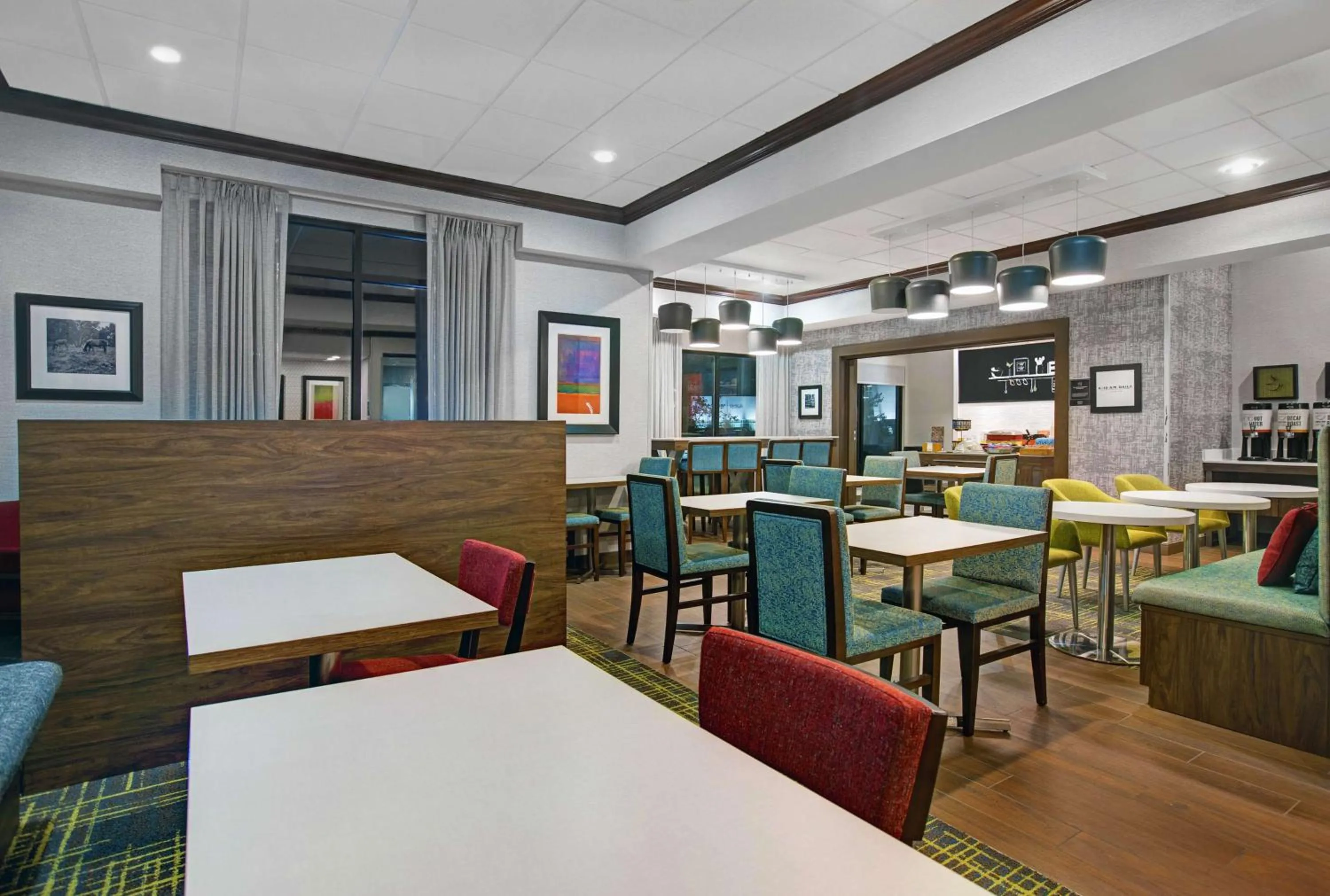 Restaurant/places to eat in Hampton Inn Keokuk