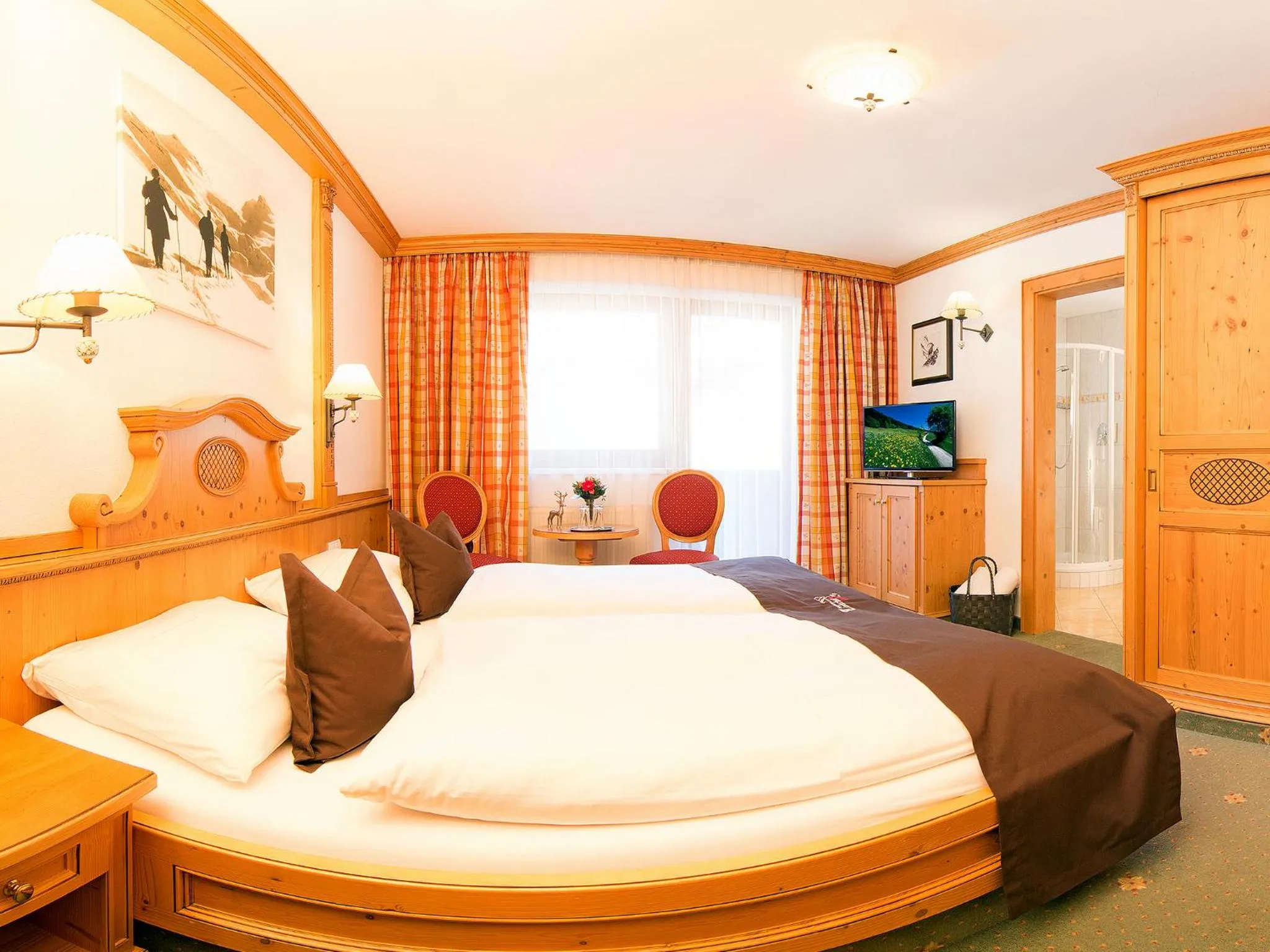 Bedroom, Bed in Alpenhotel Tirolerhof