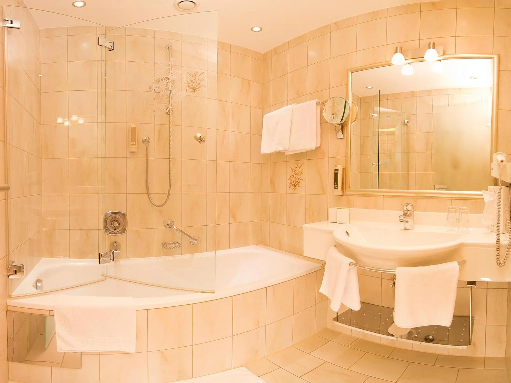 Bathroom in Alpenhotel Tirolerhof