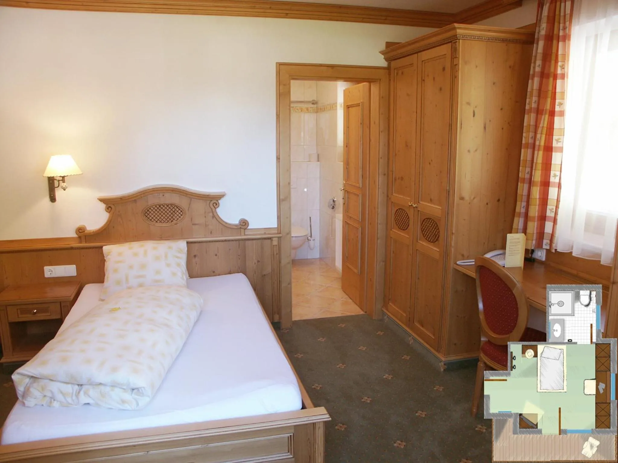 Photo of the whole room, Bed in Alpenhotel Tirolerhof