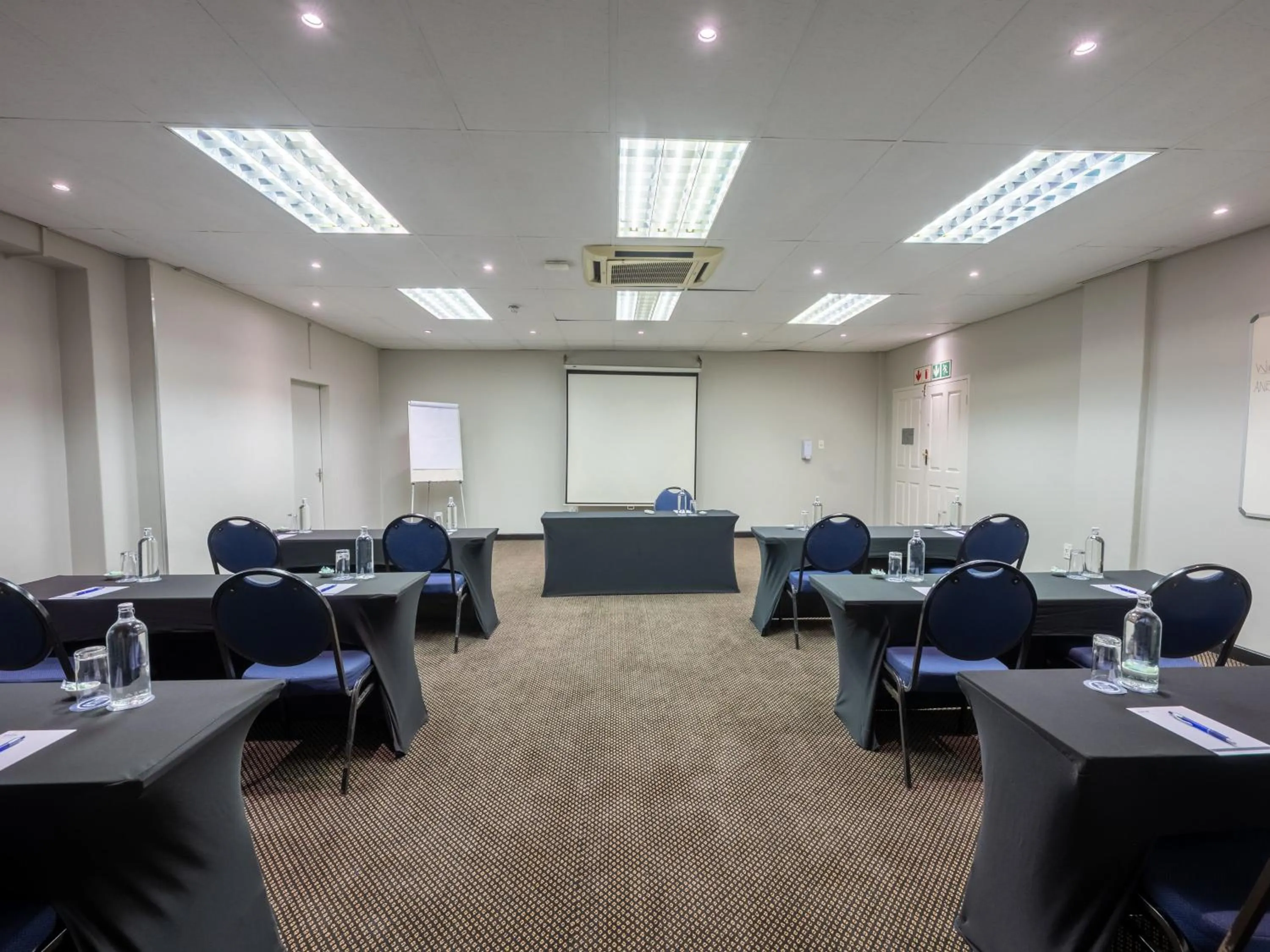 Meeting/conference room in ANEW Hotel Witbank Emalahleni