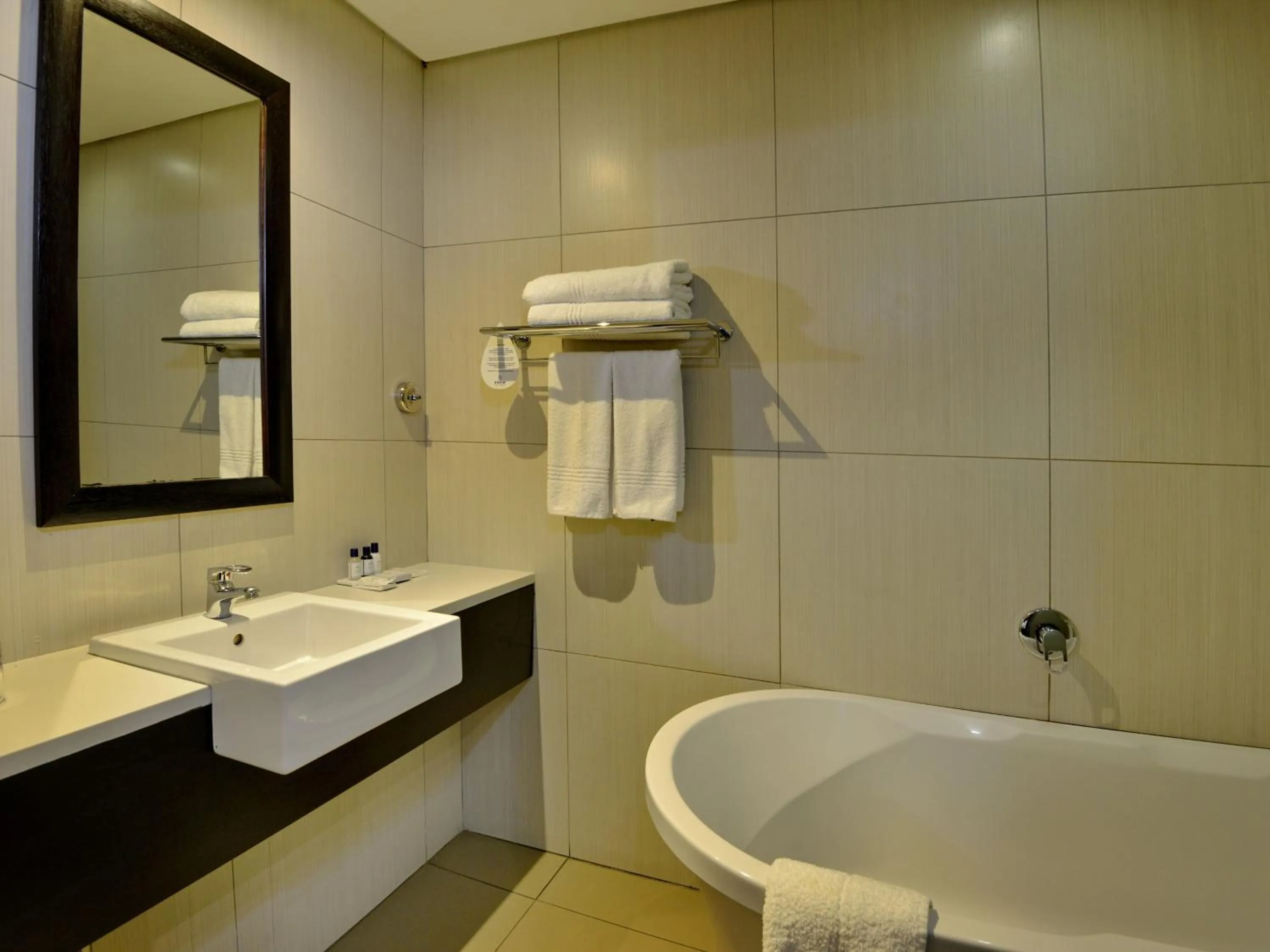 Bathroom in ANEW Hotel Witbank Emalahleni