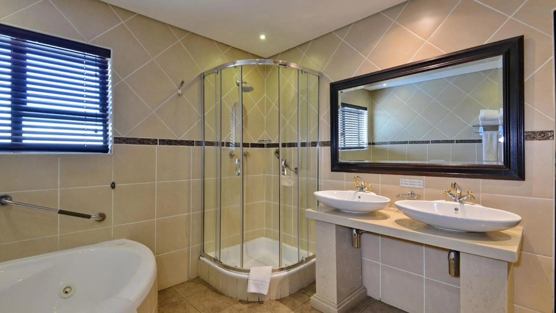 Shower in ANEW Hotel Witbank Emalahleni