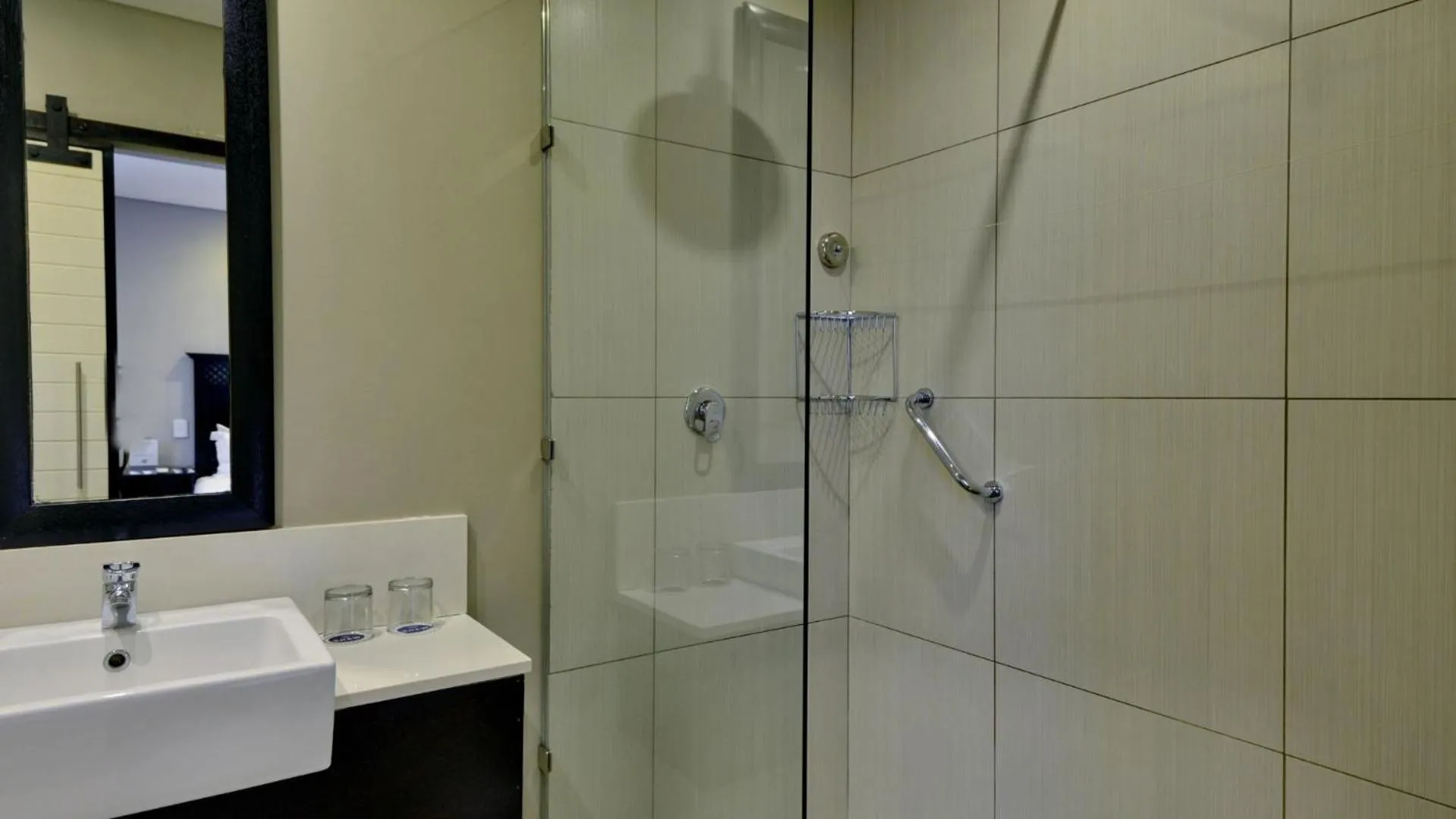 Shower in ANEW Hotel Witbank Emalahleni