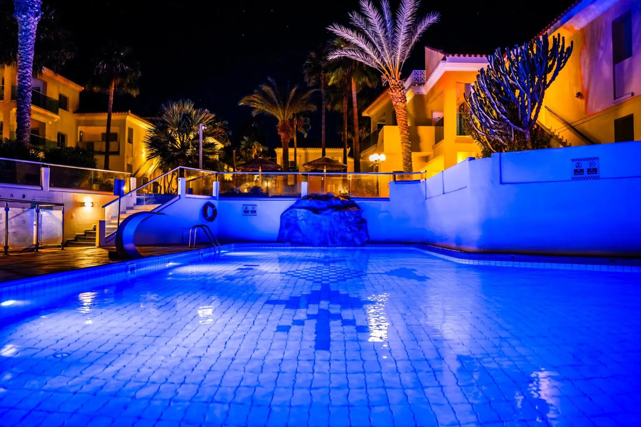 Swimming pool in Malama Beach Holiday Village