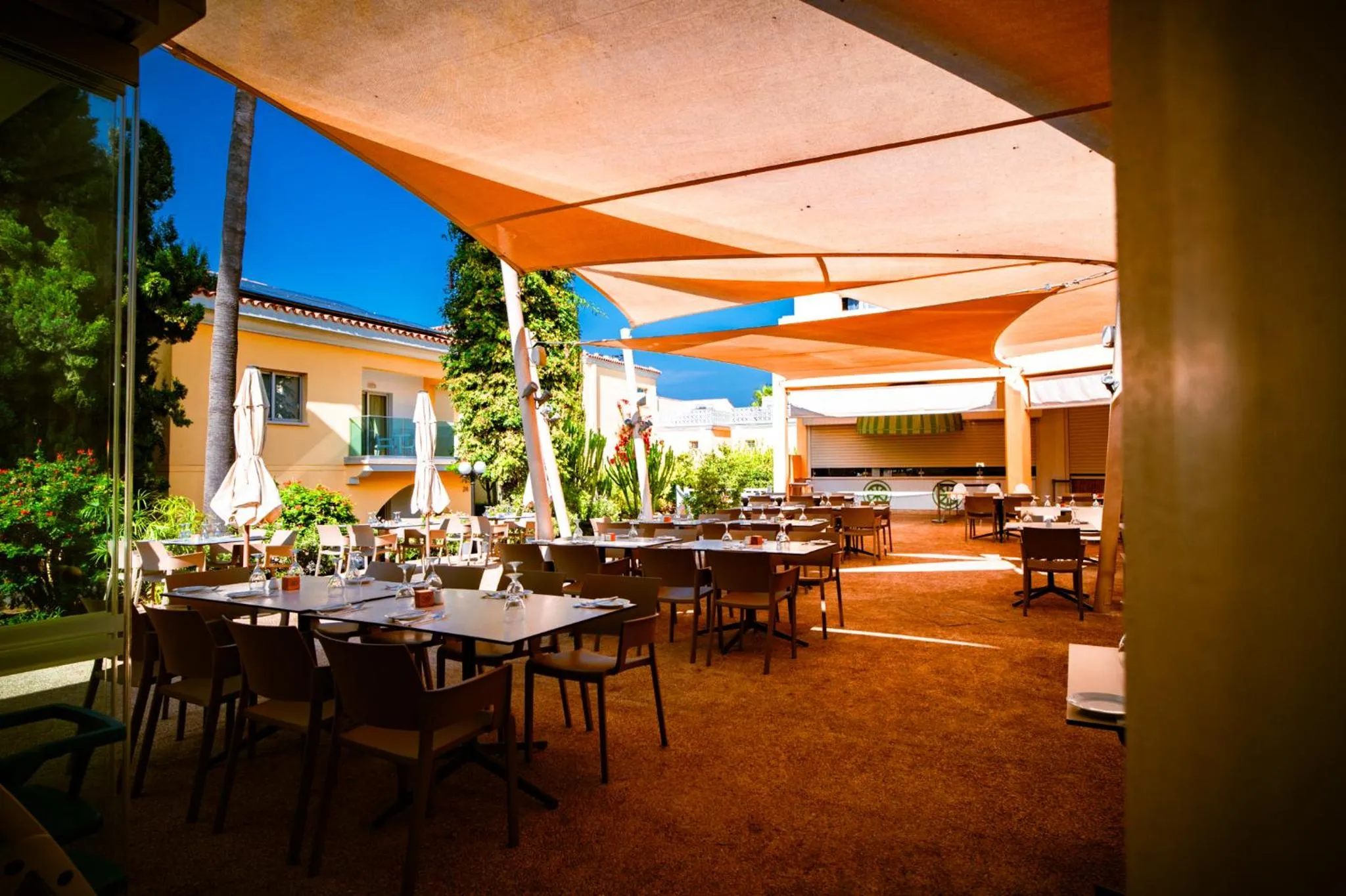 Restaurant/places to eat in Malama Beach Holiday Village