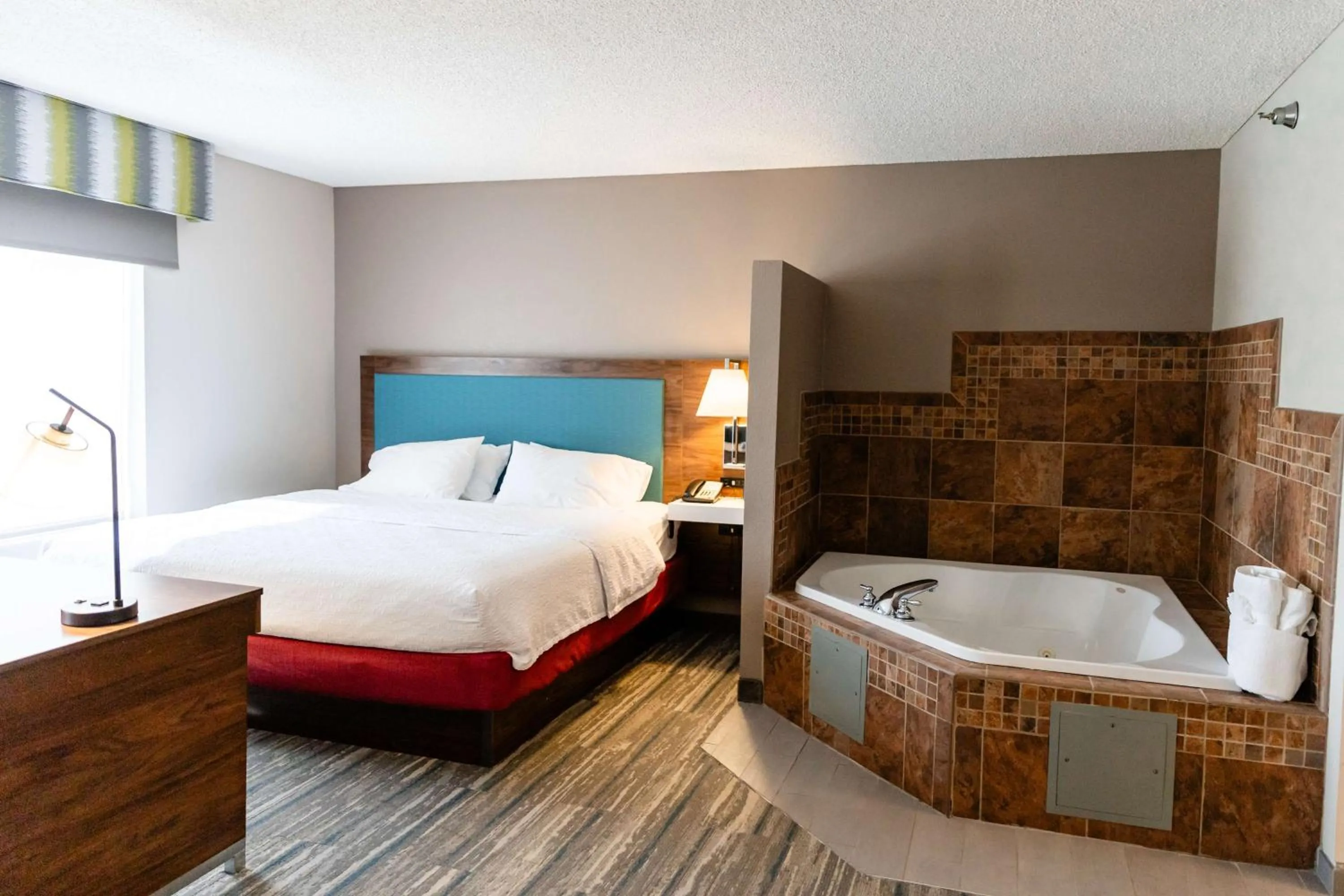 Bathroom, Bed in Hampton Inn & Suites Scottsbluff