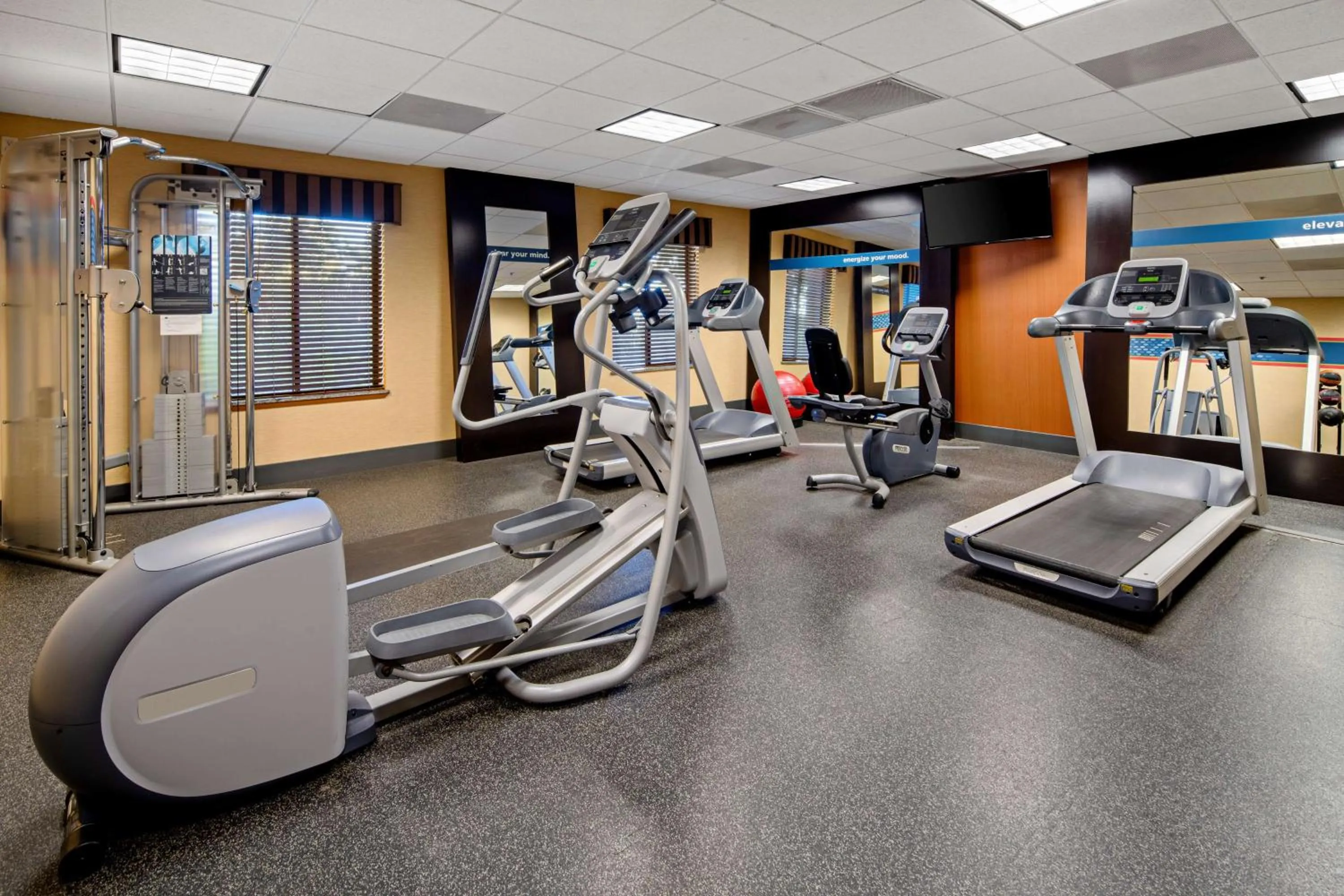 Fitness centre/facilities in Hampton Inn and Suites Bakersfield / Highway 58