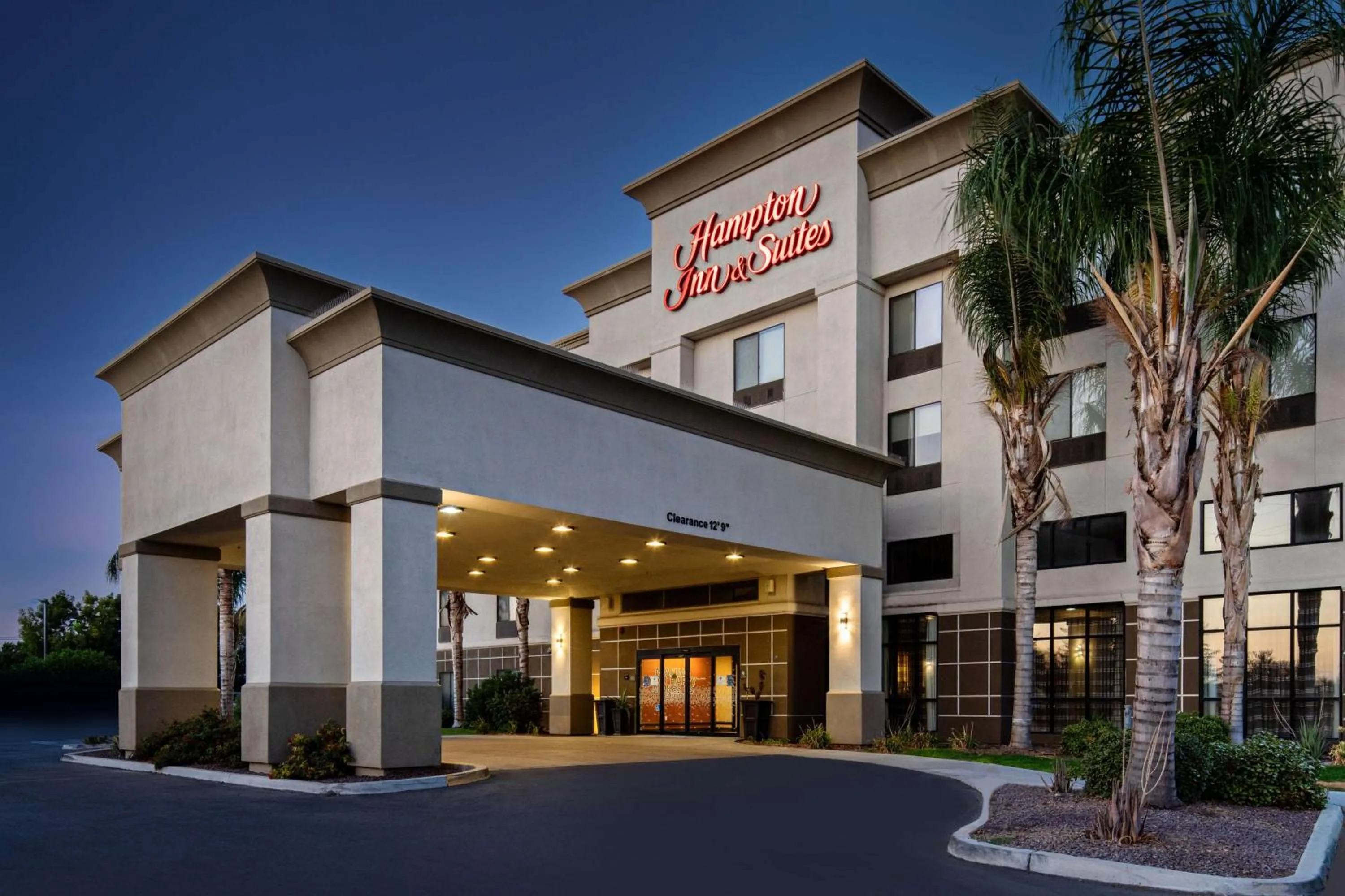 Property building in Hampton Inn and Suites Bakersfield / Highway 58