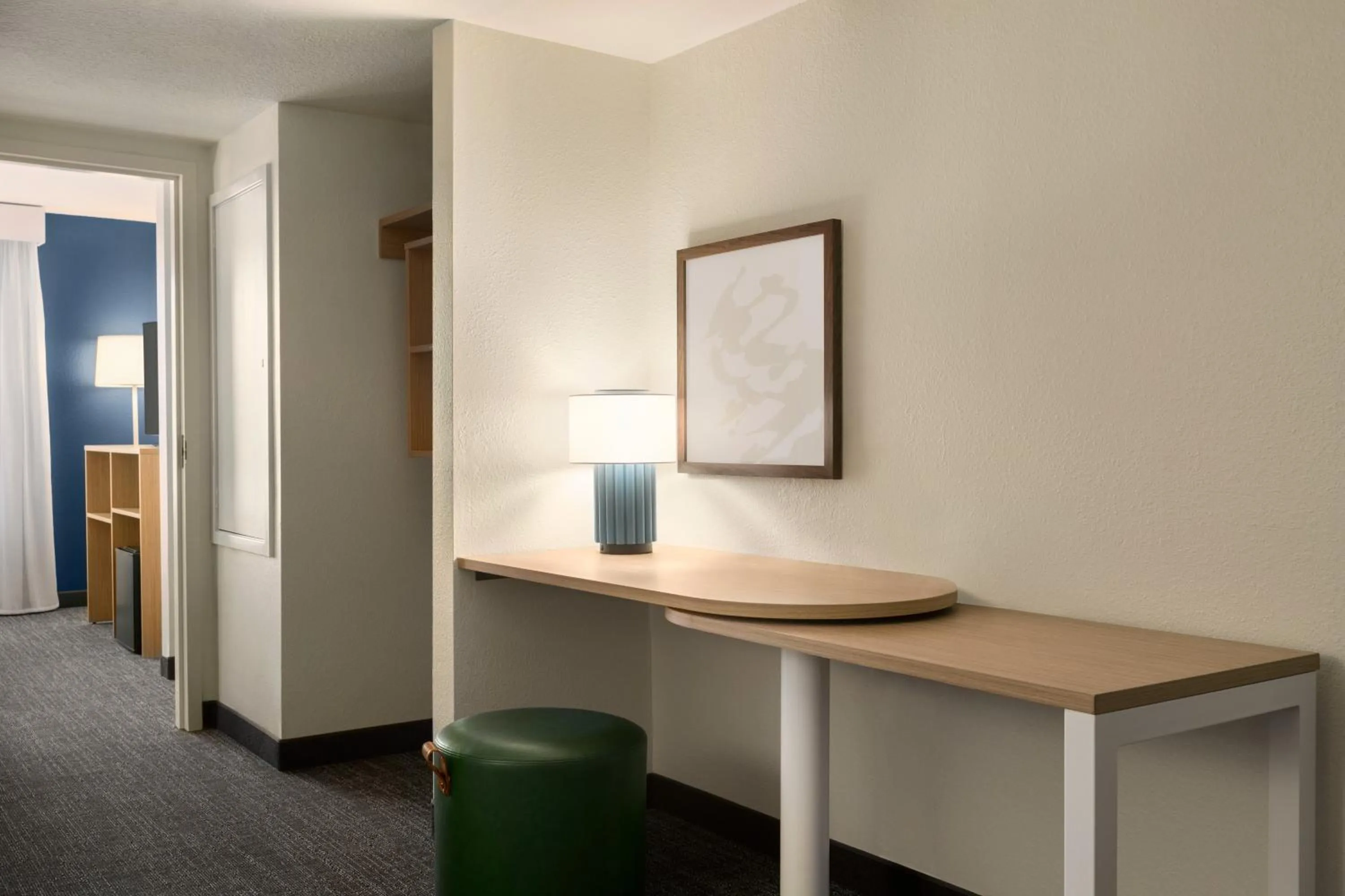 hair dresser in Spark by Hilton Orlando Universal Boulevard