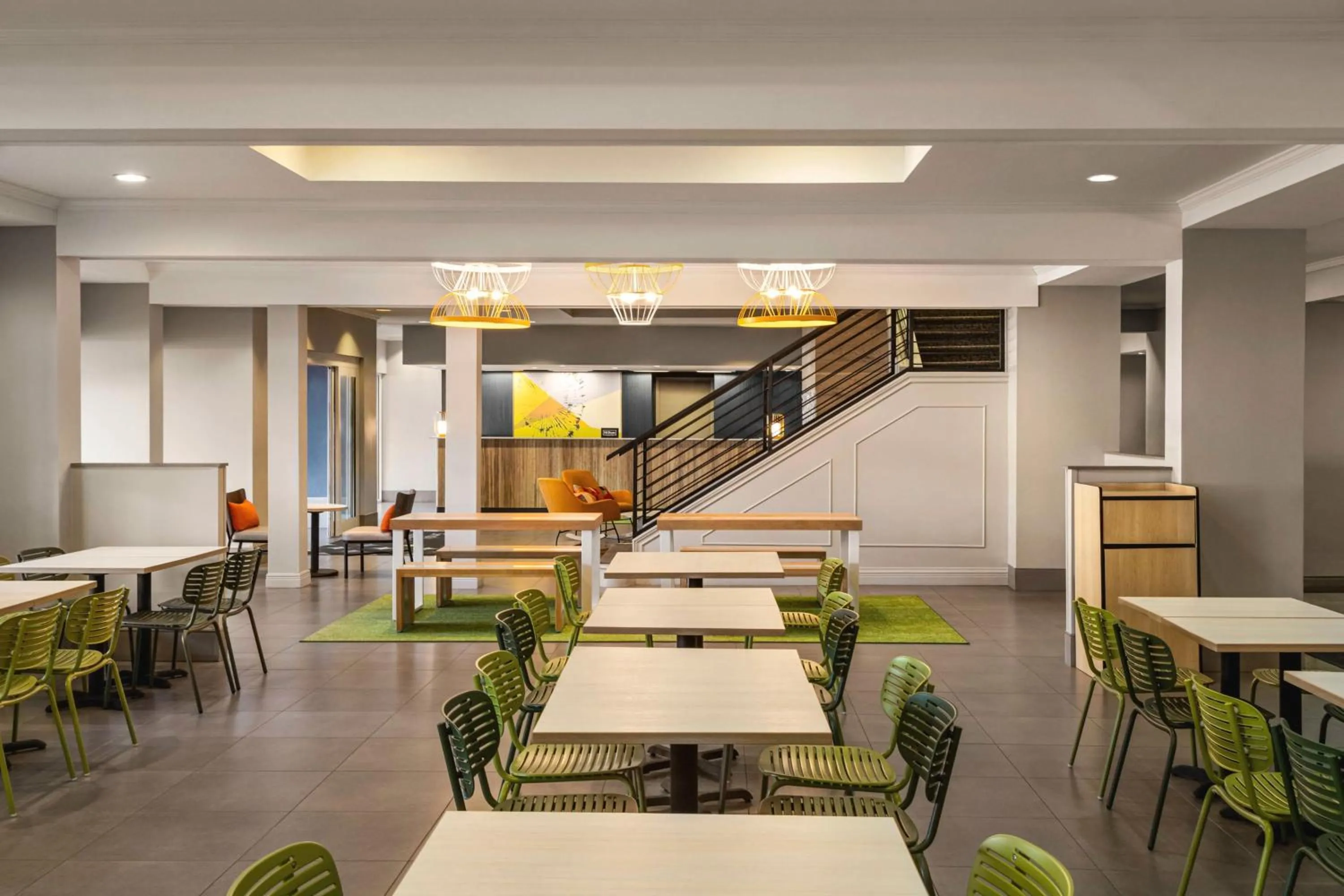 Breakfast, Restaurant/Places to Eat in Country Inn & Suites by Radisson Near Universal