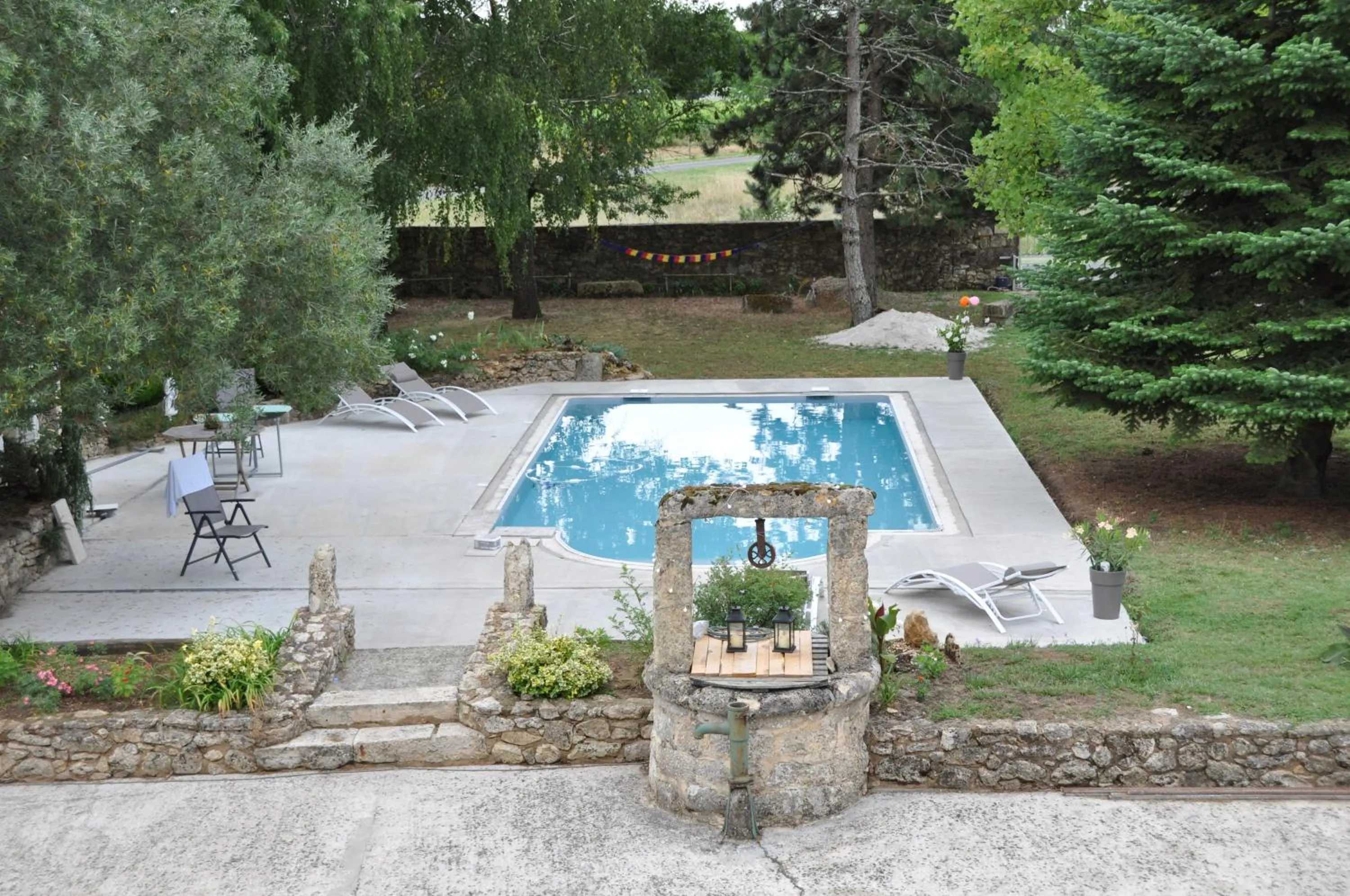 Swimming pool in Chambre d'hôtes Sauternais